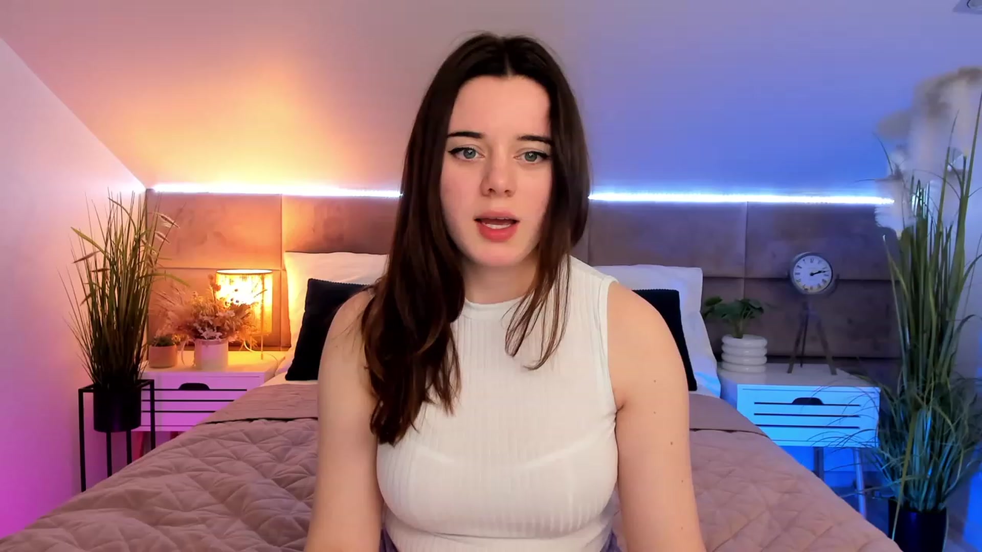 Gallery image thumbnail from JeyEvans's myfreecams stream on, 04/05/2023, 15:00 image 19 of 20