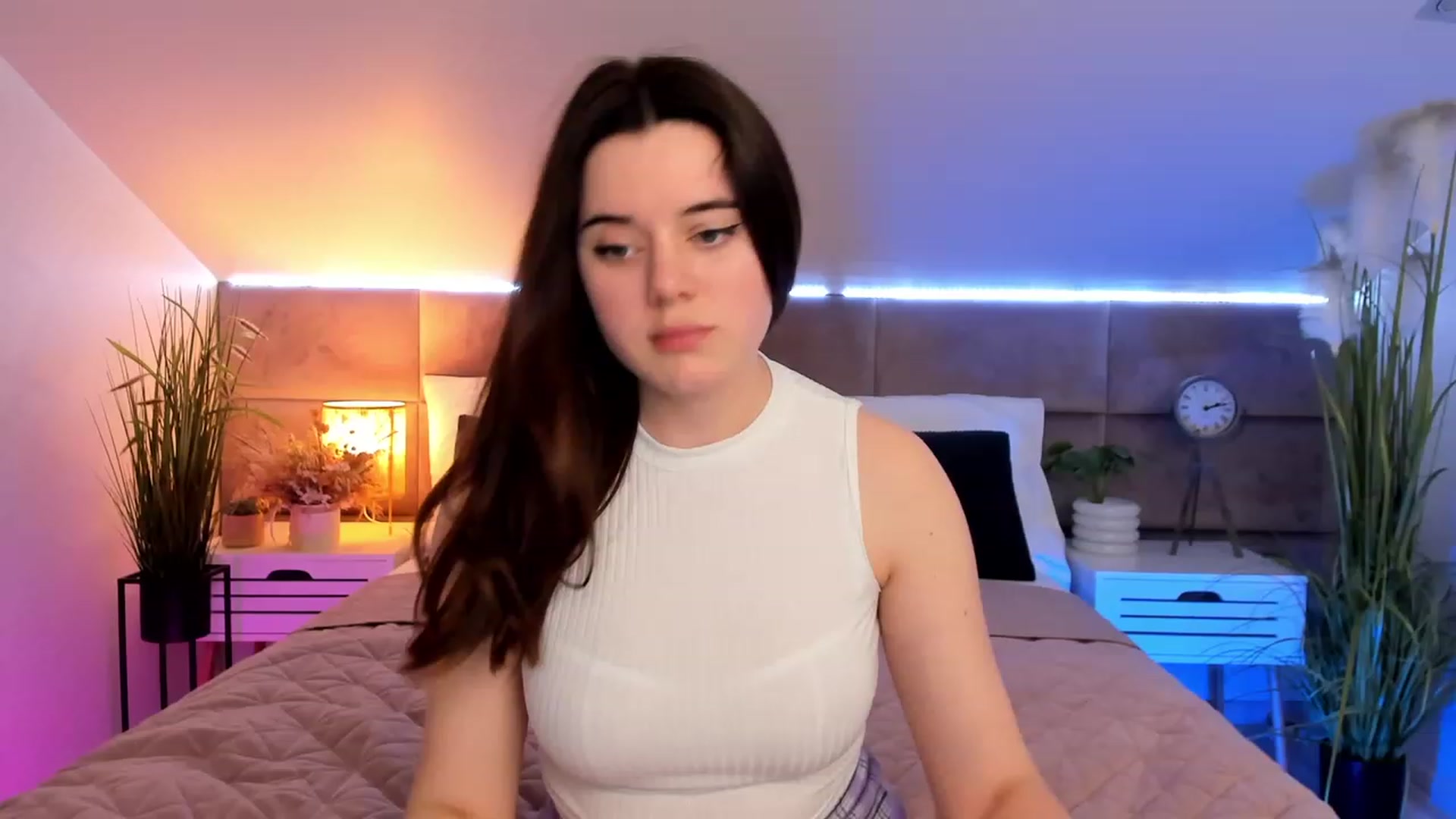 Gallery image thumbnail from JeyEvans's myfreecams stream on, 04/05/2023, 15:00 image 18 of 20