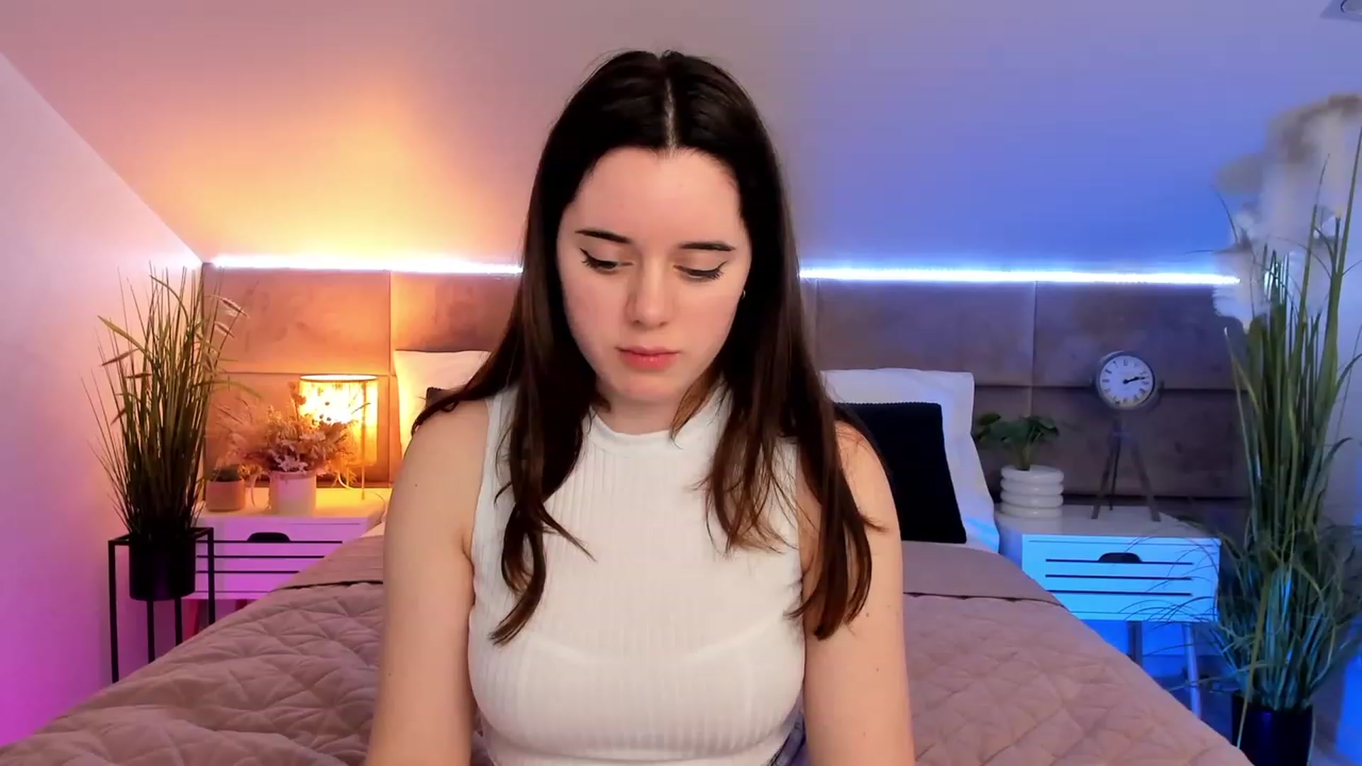Gallery image thumbnail from JeyEvans's myfreecams stream on, 04/05/2023, 15:00 image 14 of 20