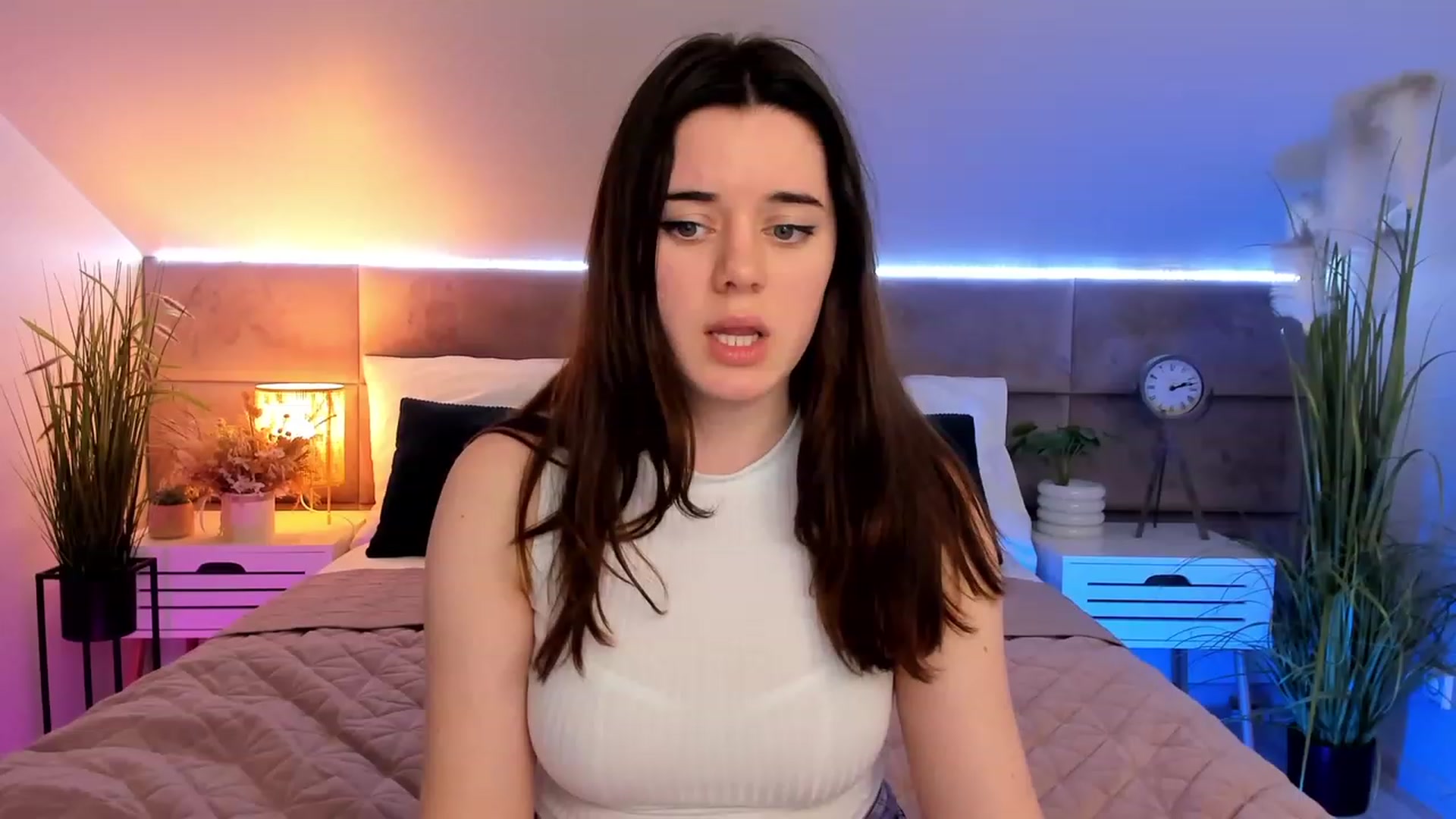 Gallery image thumbnail from JeyEvans's myfreecams stream on, 04/05/2023, 18:35 image 9 of 20