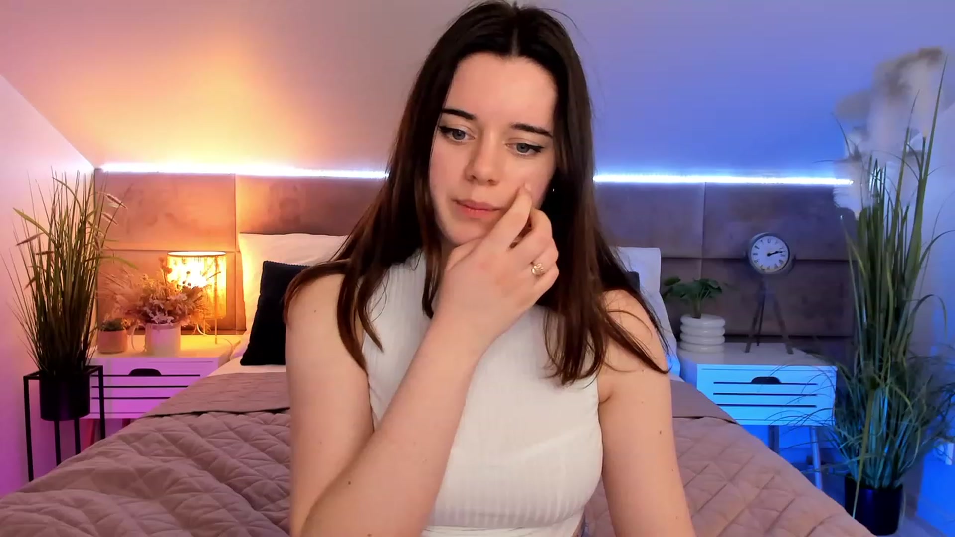 Gallery image thumbnail from JeyEvans's myfreecams stream on, 04/05/2023, 18:35 image 14 of 20