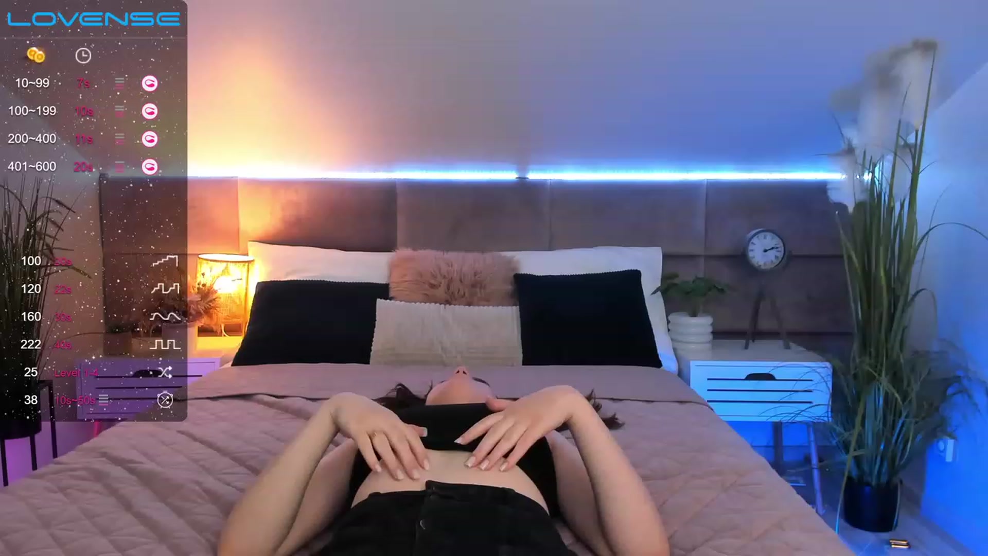 Gallery image thumbnail from JeyEvans's myfreecams stream on, 04/06/2023, 16:56 image 17 of 20