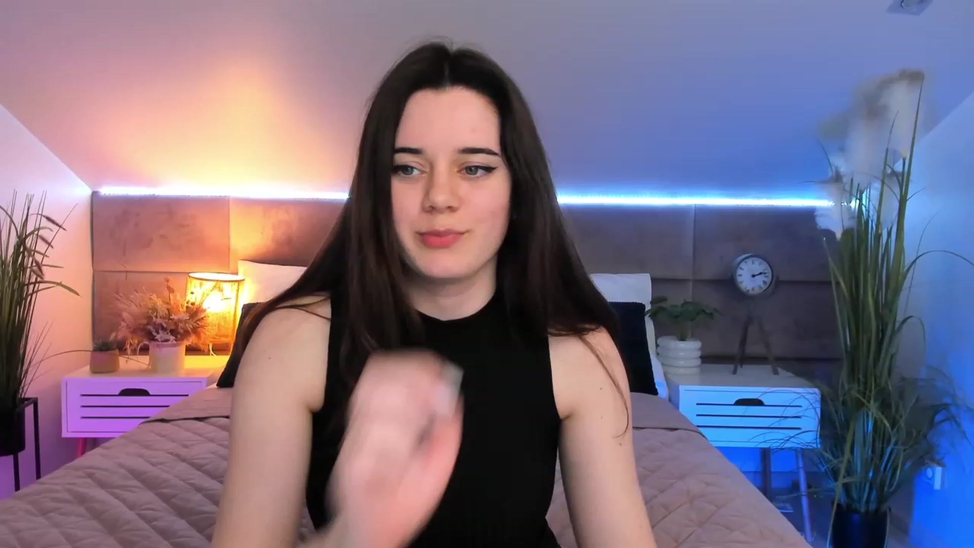Gallery image thumbnail from JeyEvans's myfreecams stream on, 04/06/2023, 18:57 image 8 of 20