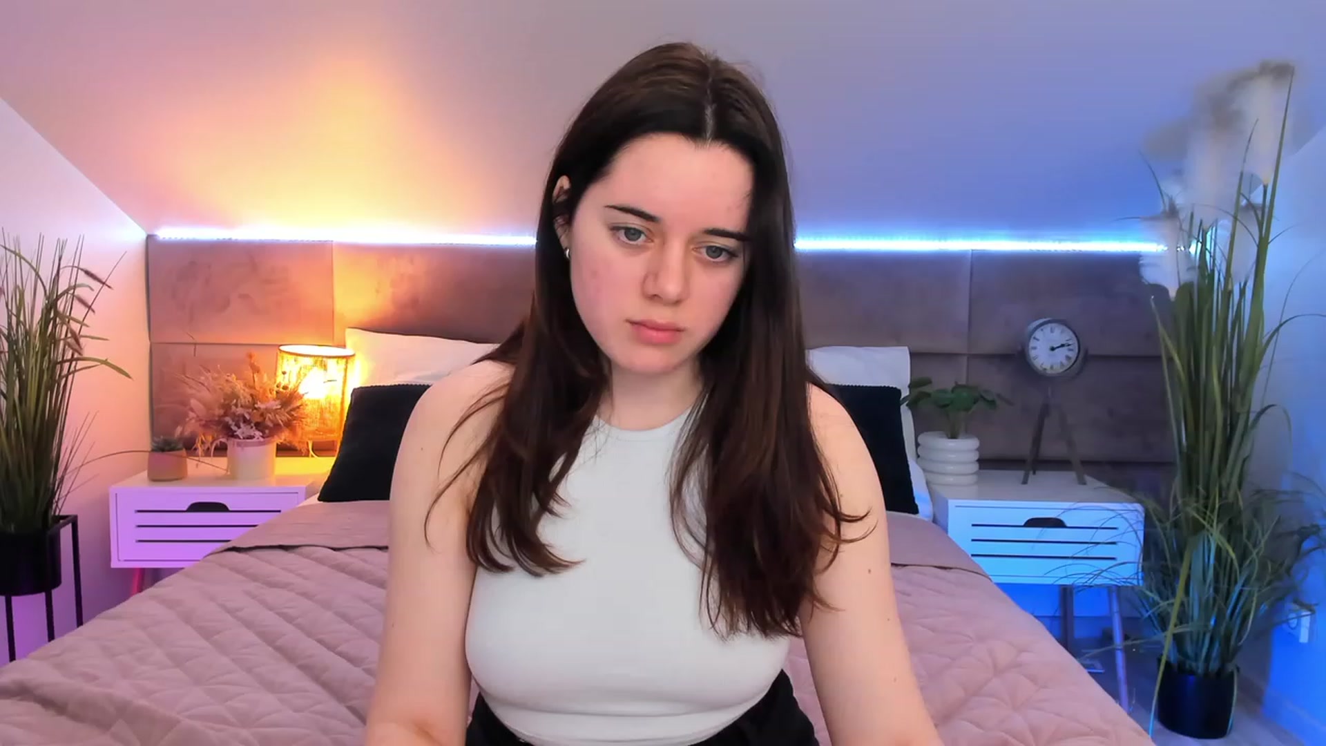 Gallery image thumbnail from JeyEvans's myfreecams stream on, 04/07/2023, 08:36 image 8 of 20