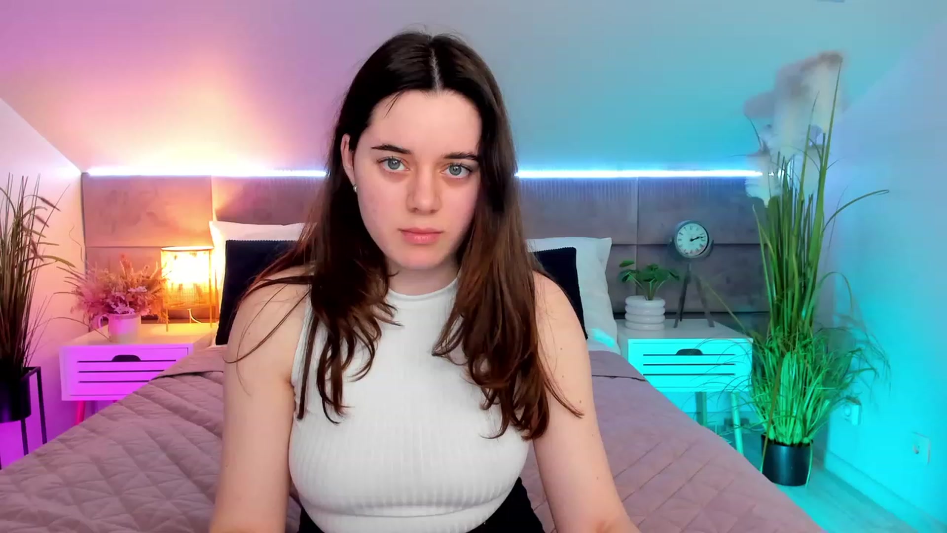 Gallery image thumbnail from JeyEvans's myfreecams stream on, 04/12/2023, 16:17 image 15 of 20