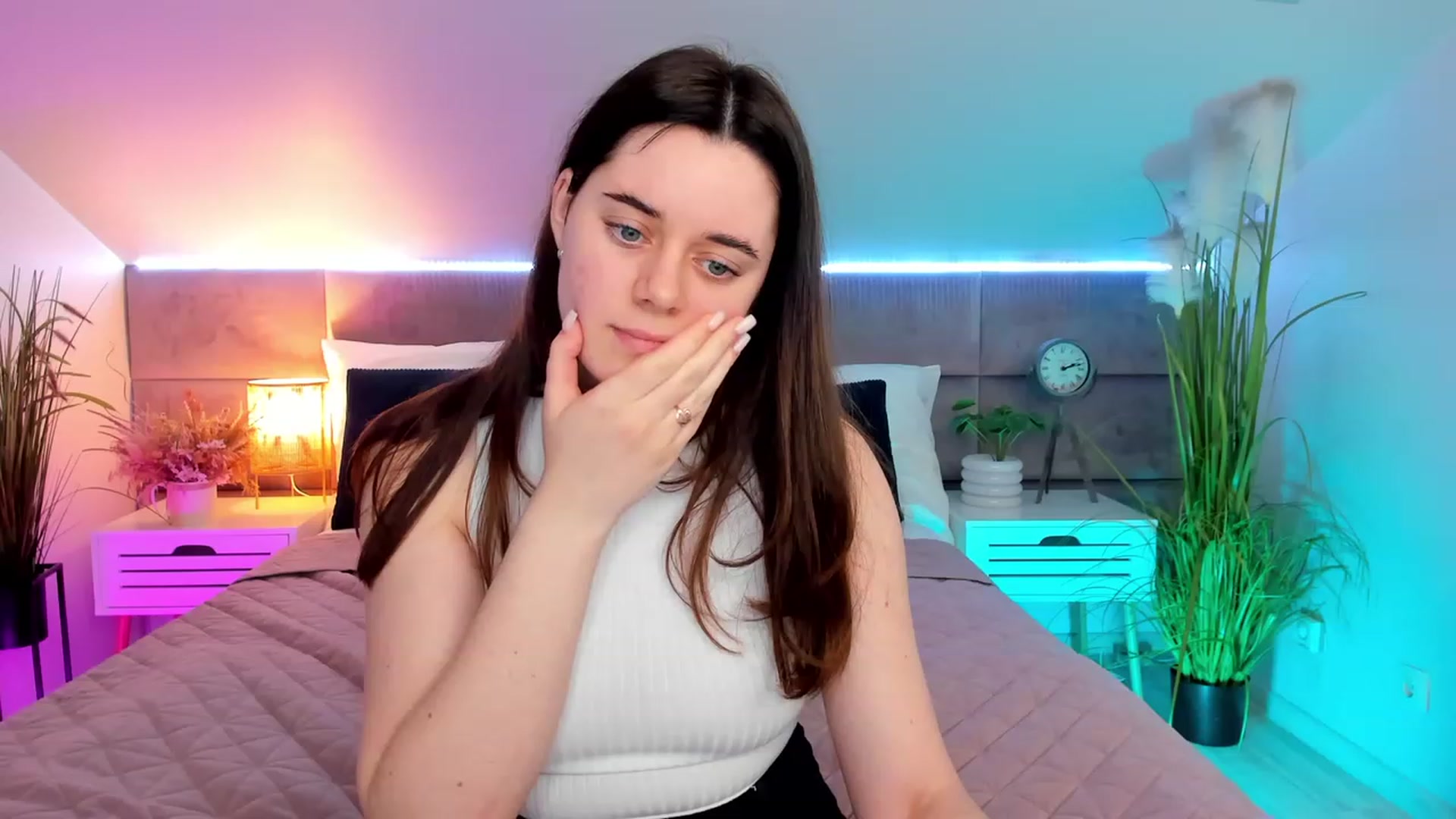 Gallery image thumbnail from JeyEvans's myfreecams stream on, 04/12/2023, 16:17 image 20 of 20
