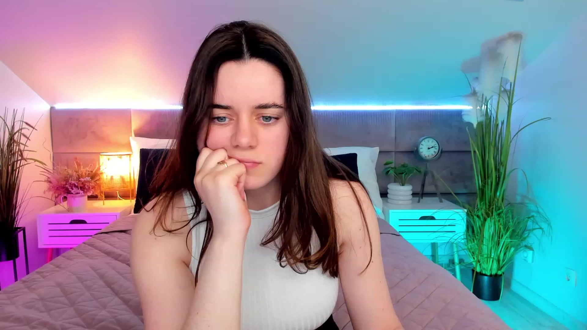 Gallery image thumbnail from JeyEvans's myfreecams stream on, 04/12/2023, 16:17 image 9 of 20