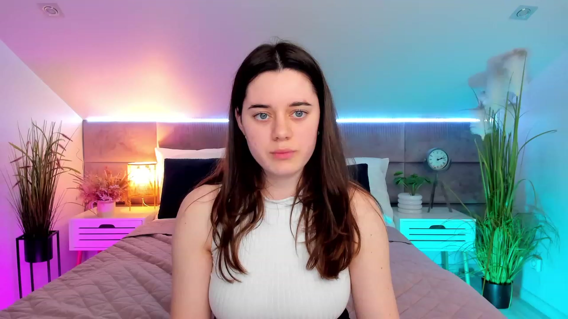 Gallery image thumbnail from JeyEvans's myfreecams stream on, 04/12/2023, 17:46 image 14 of 20