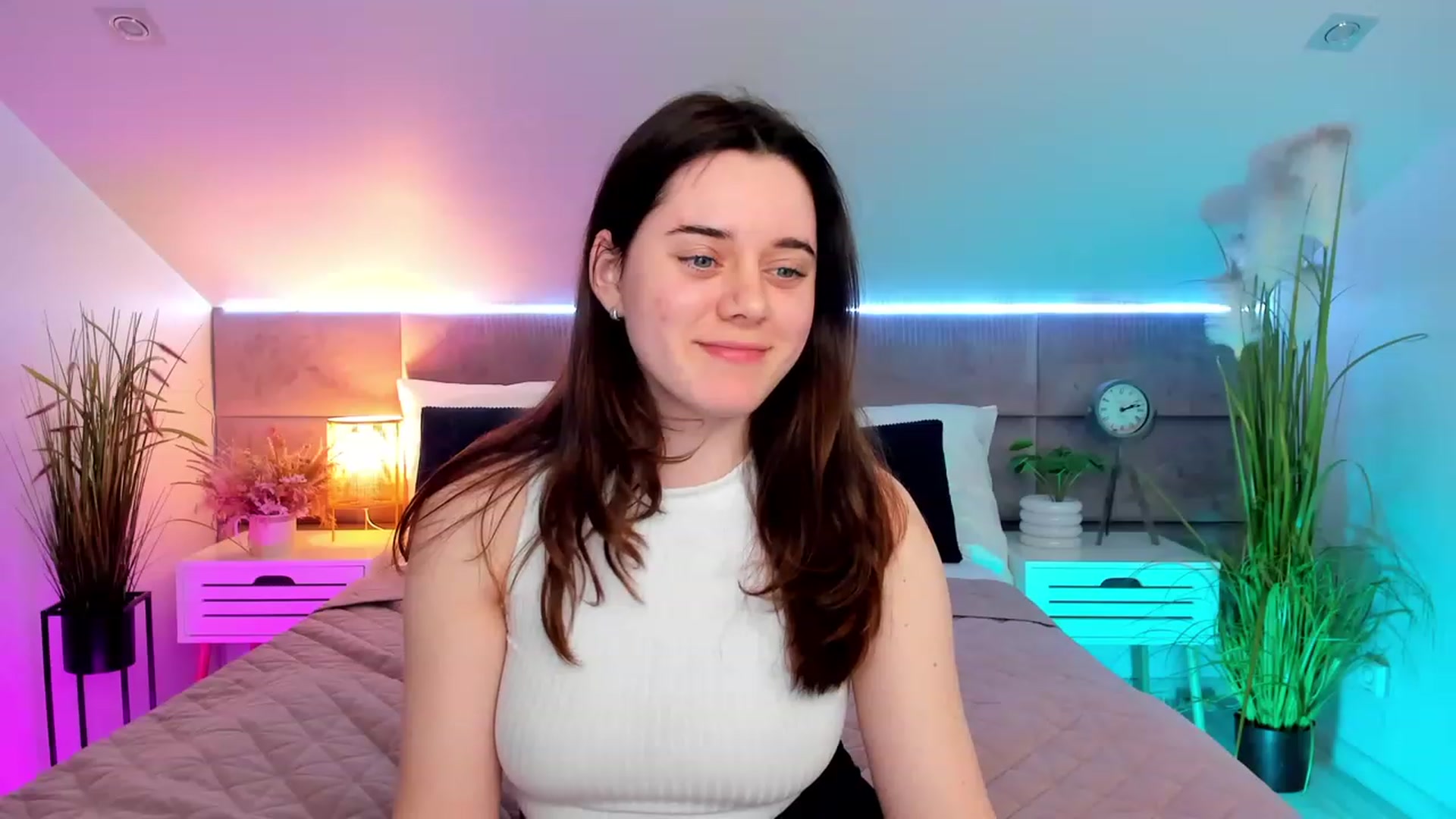 Gallery image thumbnail from JeyEvans's myfreecams stream on, 04/12/2023, 17:46 image 20 of 20