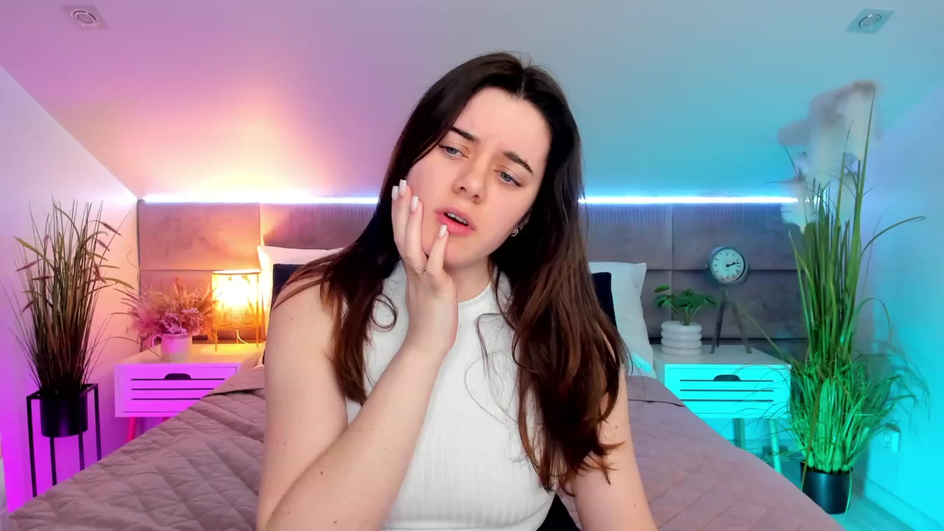 Gallery image thumbnail from JeyEvans's myfreecams stream on, 04/12/2023, 17:46 image 8 of 20