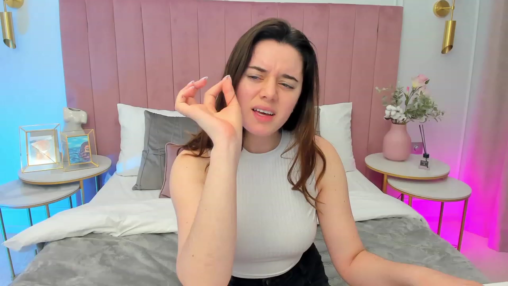 Gallery image thumbnail from JeyEvans's myfreecams stream on, 05/03/2023, 10:16 image 16 of 20