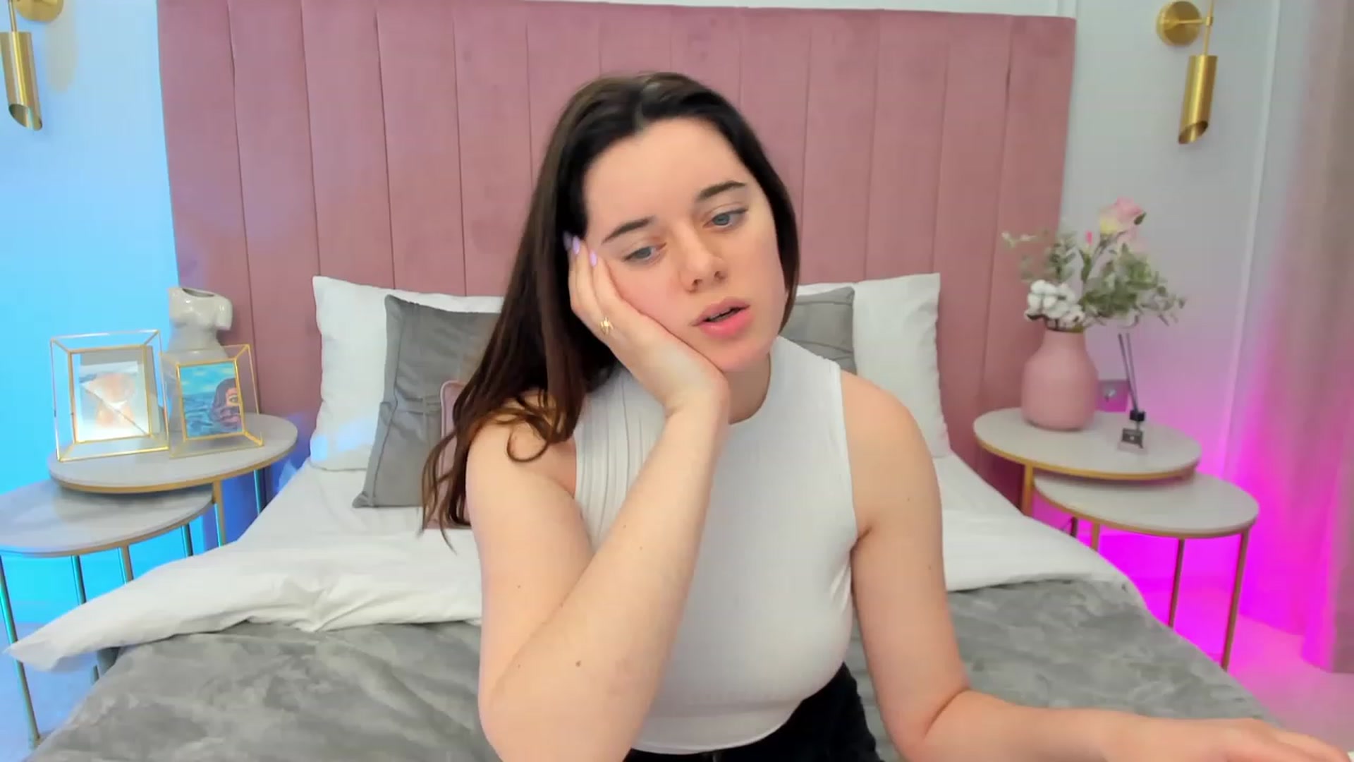 Gallery image thumbnail from JeyEvans's myfreecams stream on, 05/03/2023, 10:16 image 14 of 20