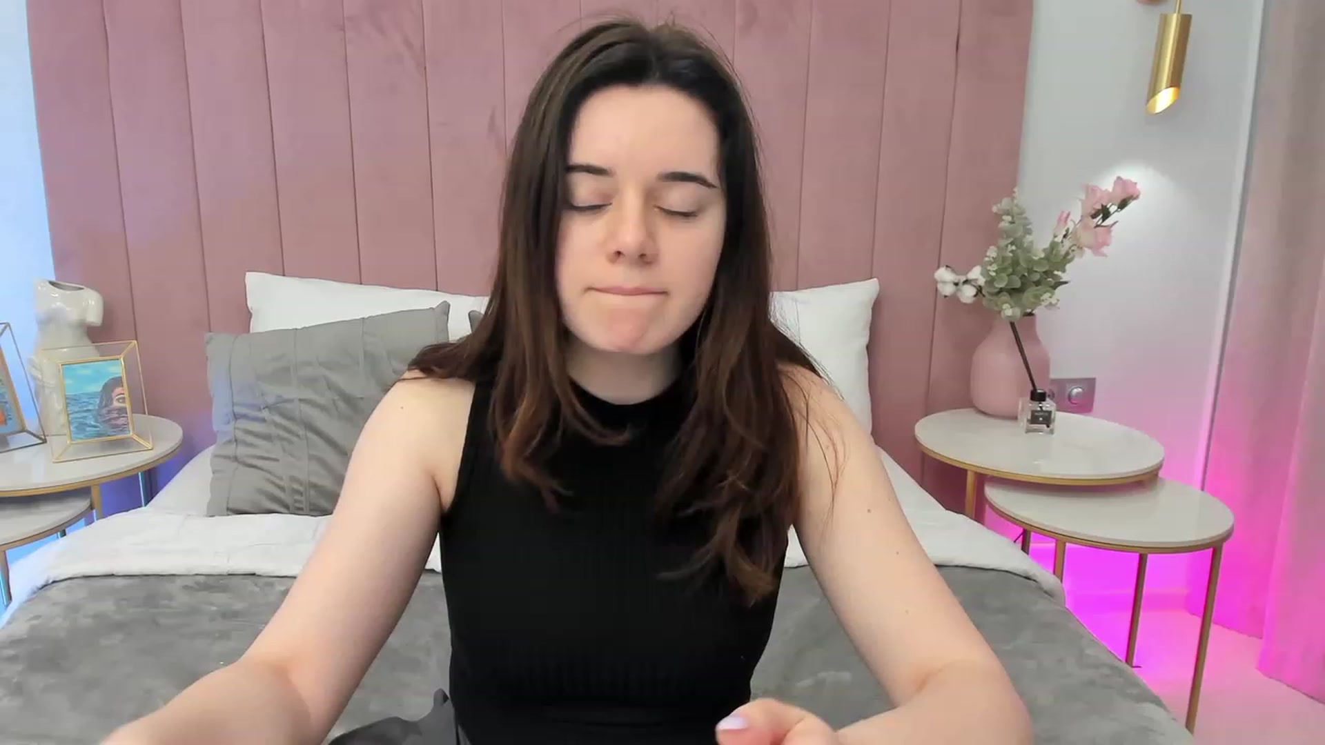 Gallery image thumbnail from JeyEvans's myfreecams stream on, 05/22/2023, 09:19 image 20 of 20