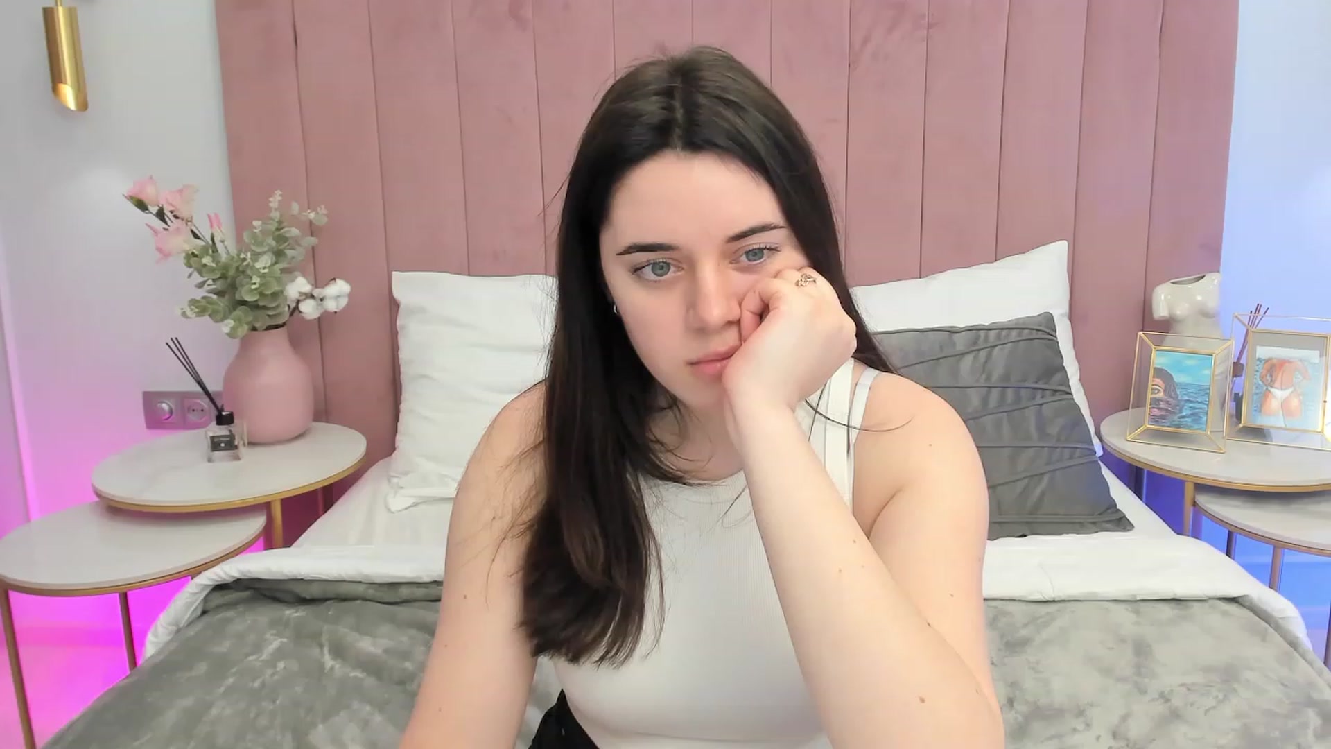 Gallery image thumbnail from JeyEvans's myfreecams stream on, 06/04/2023, 07:32 image 11 of 20