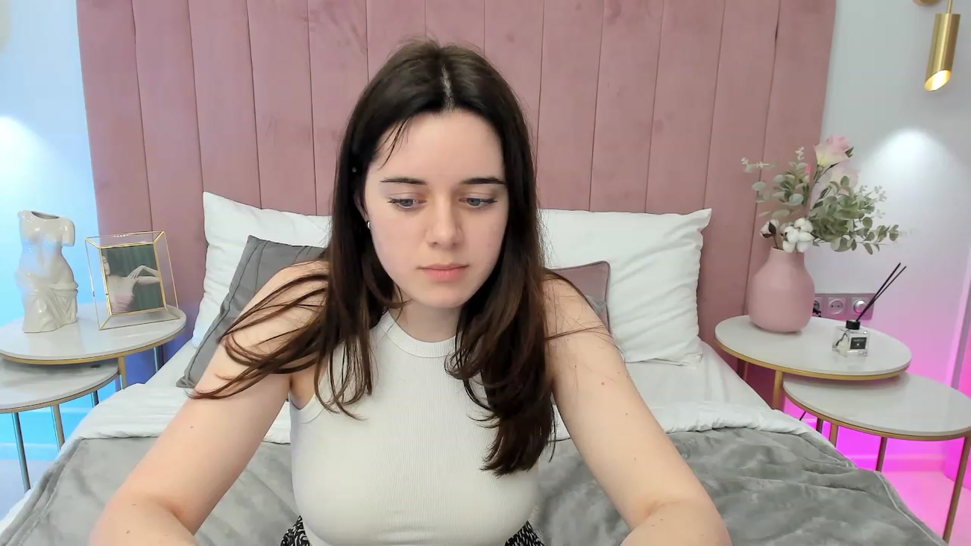 Gallery image thumbnail from JeyEvans's myfreecams stream on, 06/12/2023, 18:07 image 17 of 20