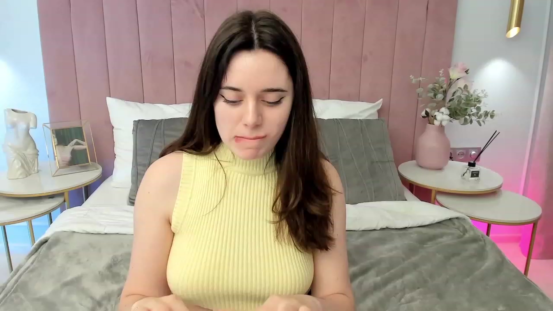 Gallery image thumbnail from JeyEvans's myfreecams stream on, 06/13/2023, 22:17 image 10 of 20