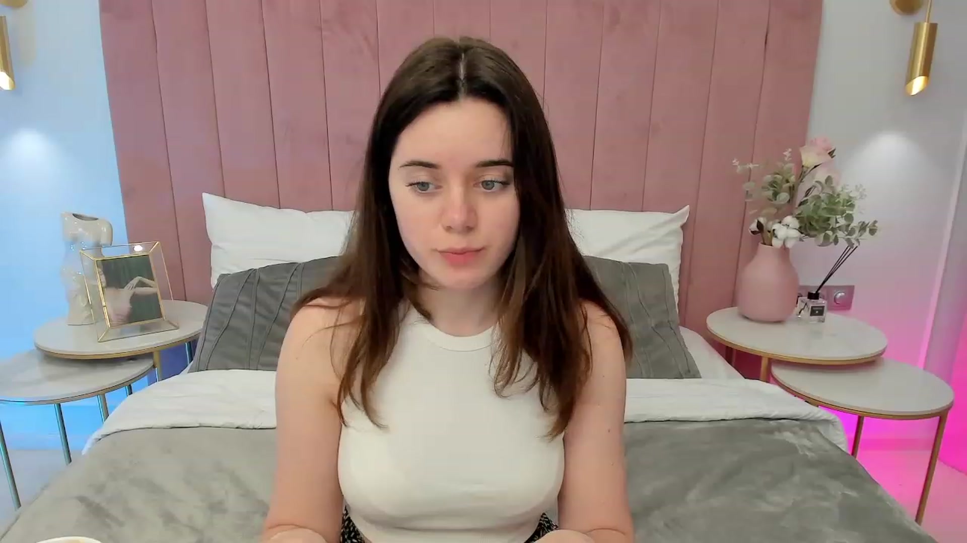 Gallery image thumbnail from JeyEvans's myfreecams stream on, 06/19/2023, 13:11 image 4 of 20
