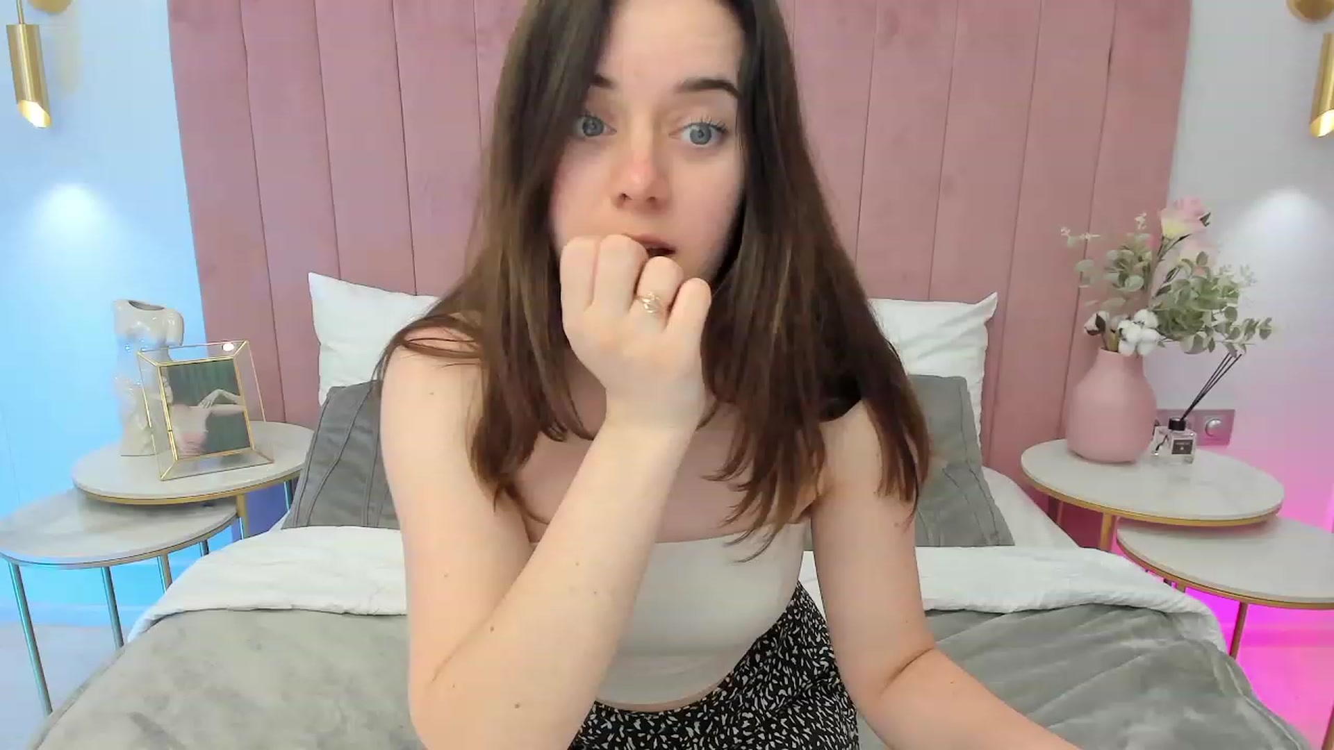 Gallery image thumbnail from JeyEvans's myfreecams stream on, 06/19/2023, 13:11 image 14 of 20