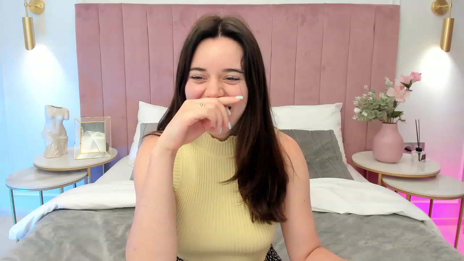 Gallery image thumbnail from JeyEvans's myfreecams stream on, 07/04/2023, 18:56 image 14 of 20