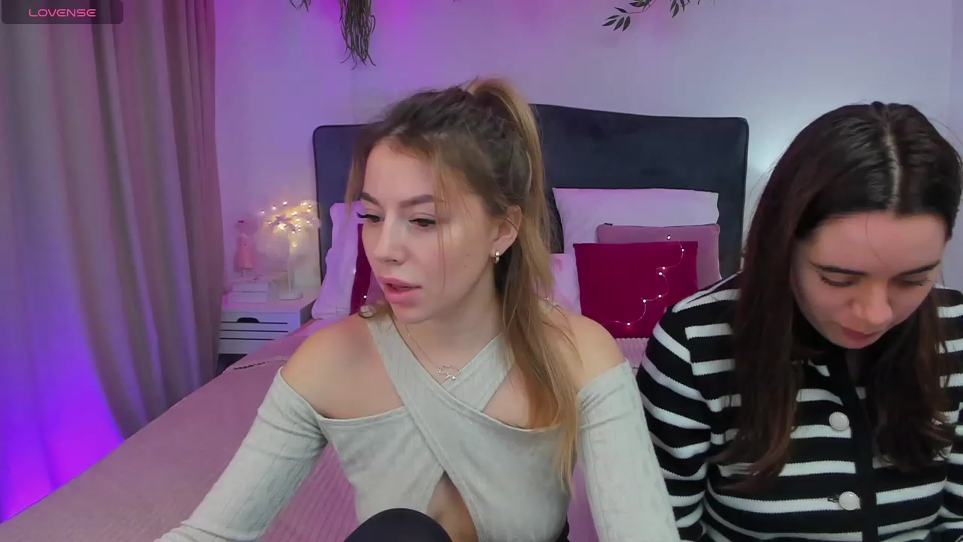 Gallery image thumbnail from JeyEvans's myfreecams stream on, 12/01/2023, 13:01 image 19 of 20