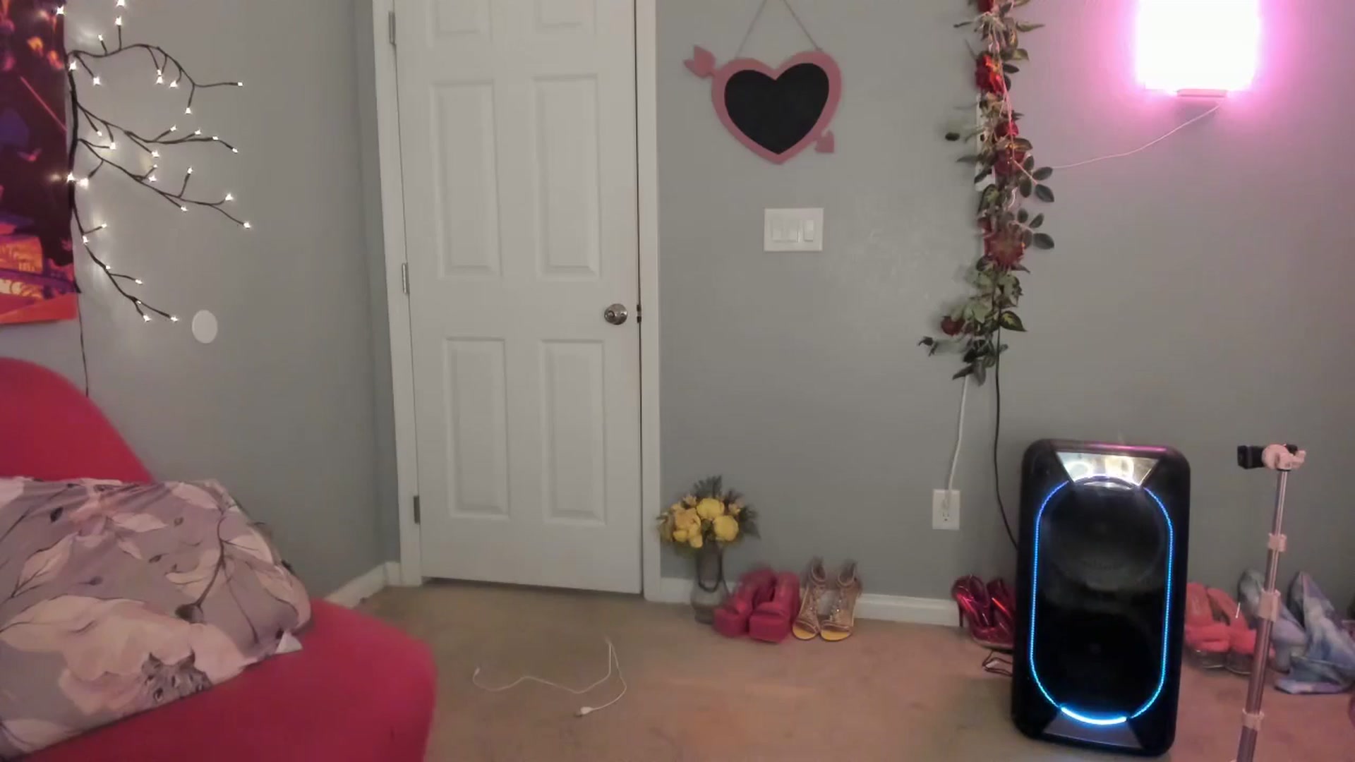 Gallery image thumbnail from JezabelVessir's myfreecams stream on, 12/30/2024, 13:33 image 17 of 20