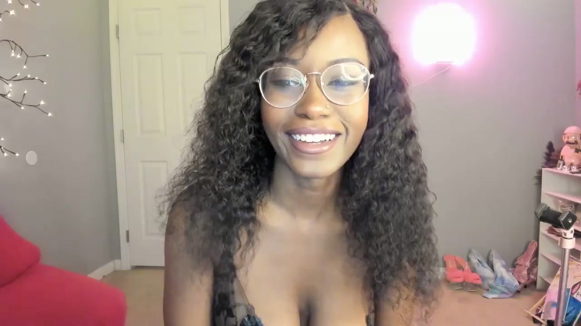 Gallery image thumbnail from JezabelVessir's myfreecams stream on, 12/31/2024, 04:51 image 12 of 20