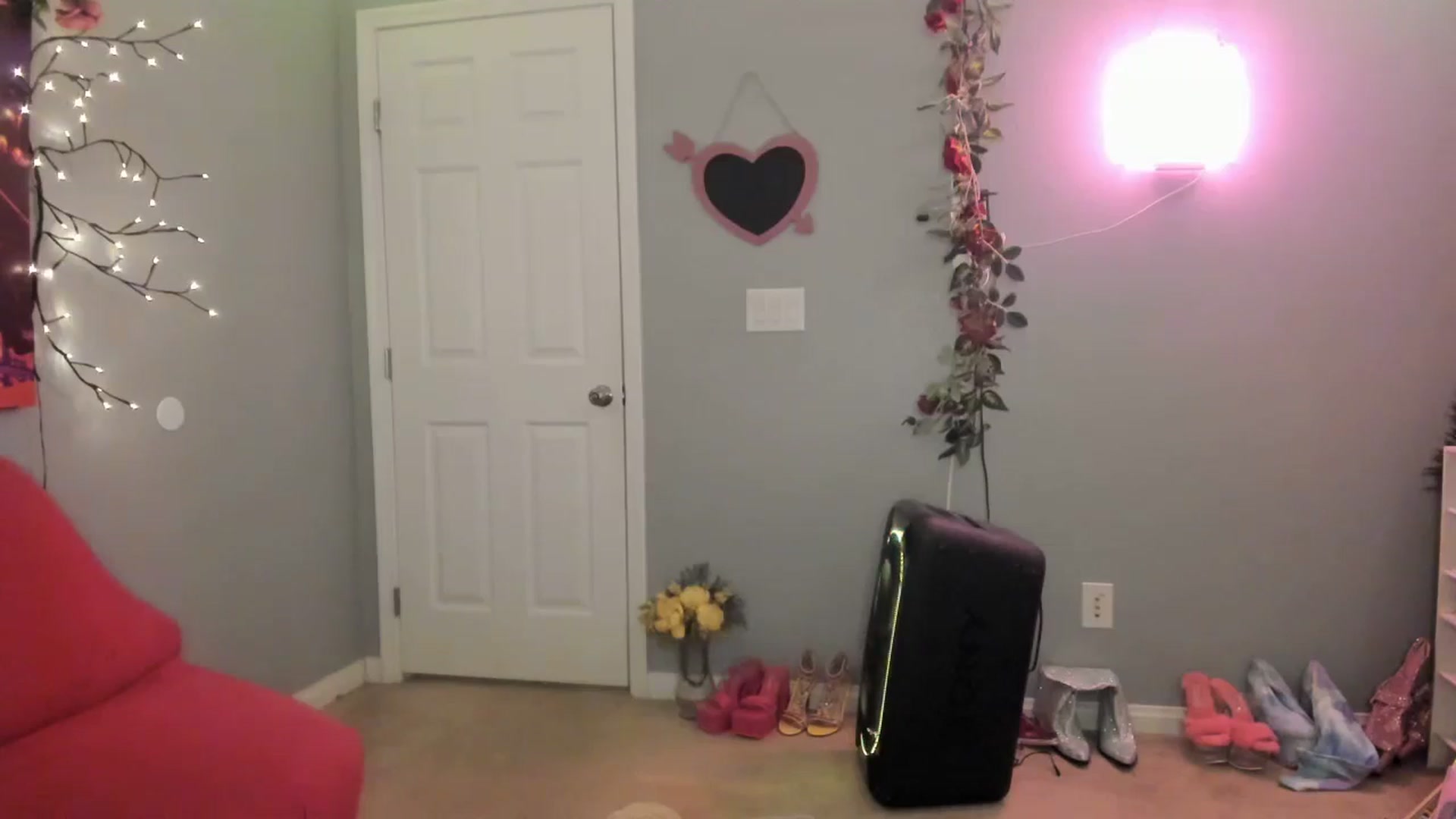 Gallery image thumbnail from JezabelVessir's myfreecams stream on, 12/31/2024, 07:53 image 17 of 20