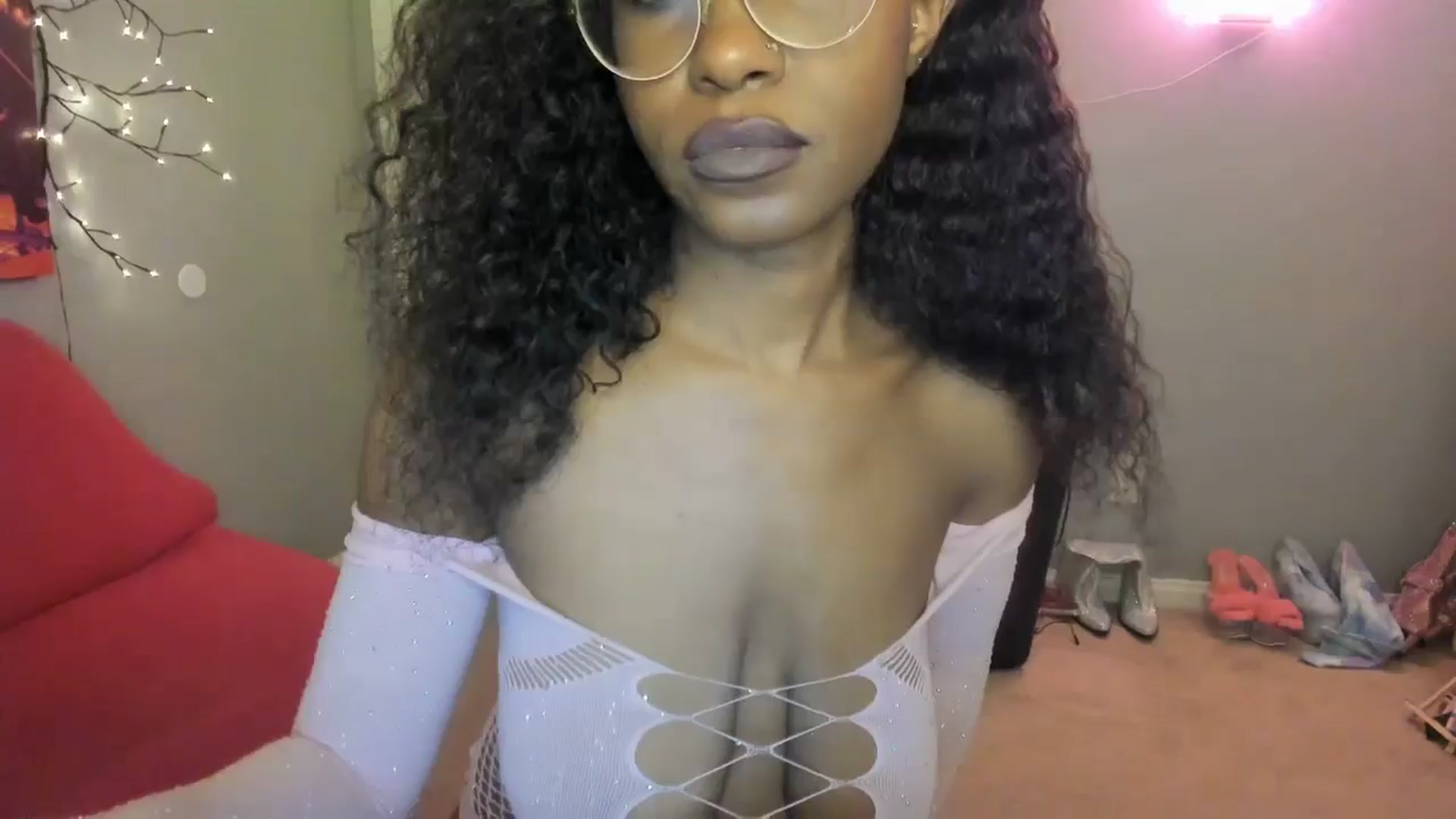 Gallery image thumbnail from JezabelVessir's myfreecams stream on, 12/31/2024, 07:53 image 7 of 20