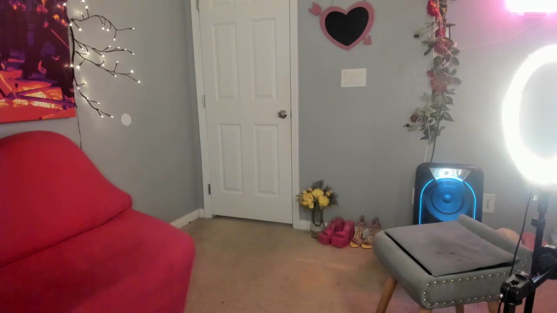 Gallery image thumbnail from JezabelVessir's myfreecams stream on, 01/02/2025, 10:38 image 17 of 20