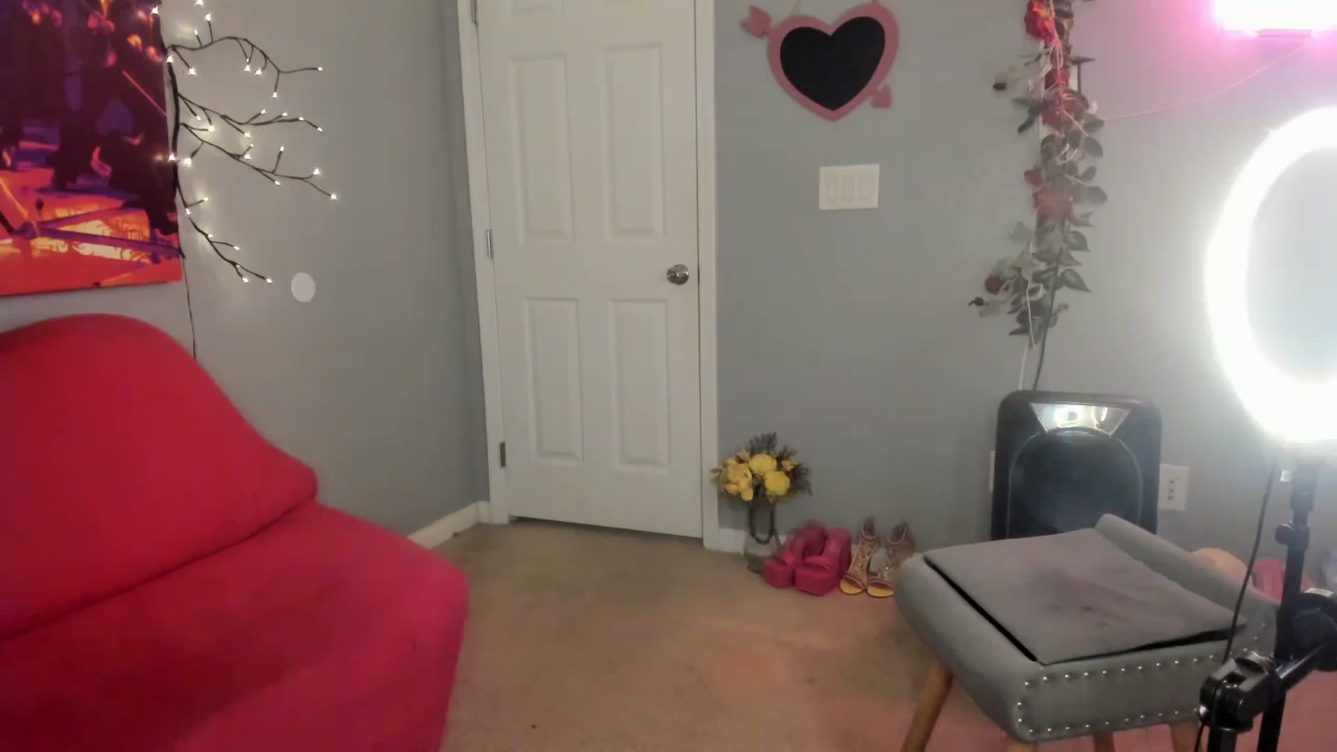 Gallery image thumbnail from JezabelVessir's myfreecams stream on, 01/02/2025, 10:38 image 15 of 20