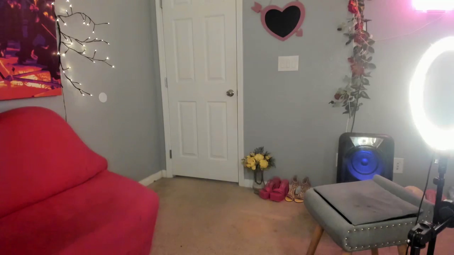 Gallery image thumbnail from JezabelVessir's myfreecams stream on, 01/02/2025, 10:38 image 16 of 20