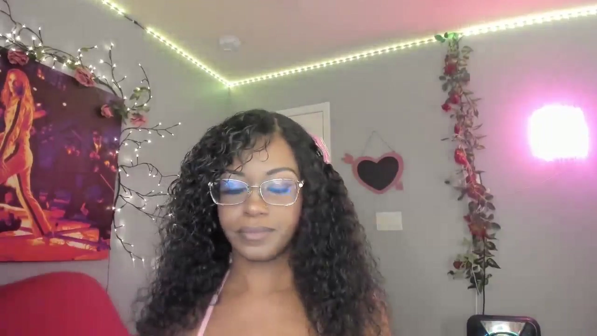 Gallery image thumbnail from JezabelVessir's myfreecams stream on, 01/02/2025, 10:38 image 7 of 20