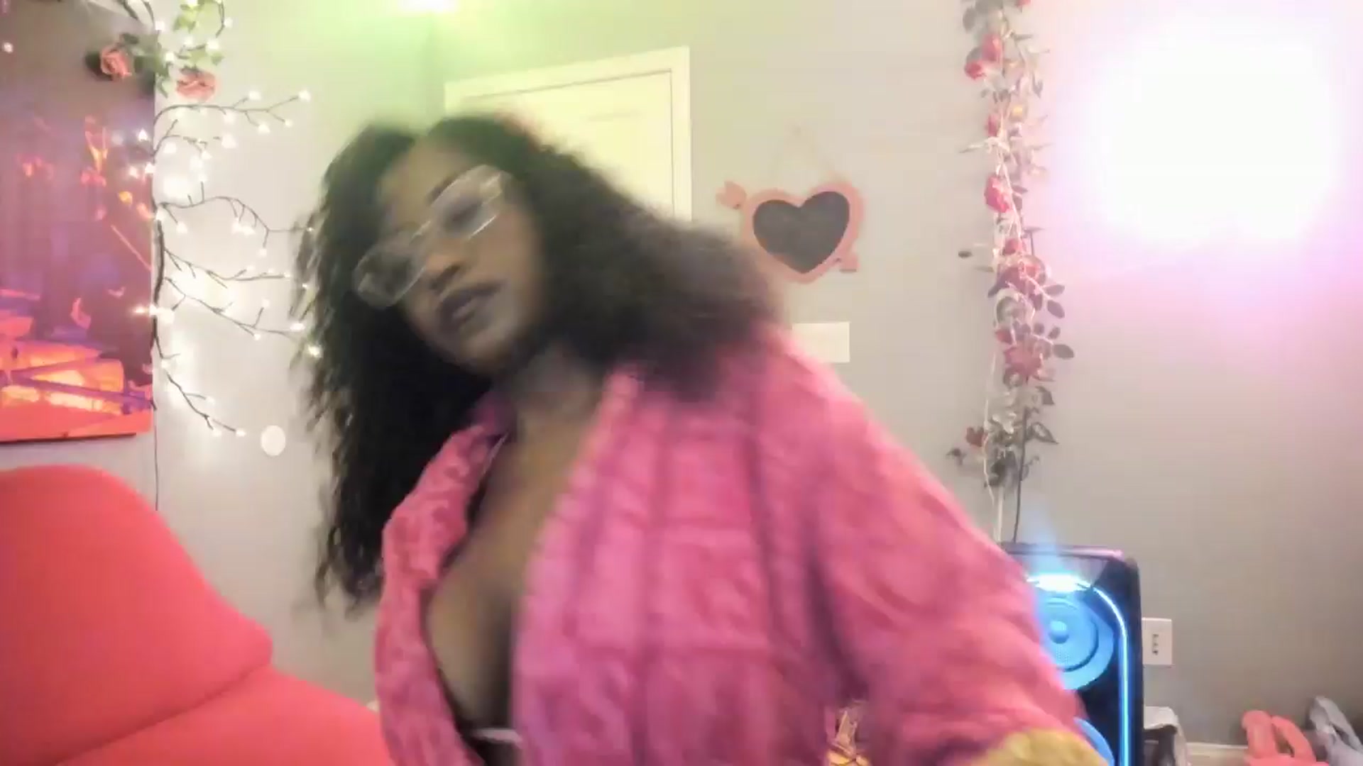 Gallery image thumbnail from JezabelVessir's myfreecams stream on, 01/02/2025, 16:32 image 1 of 20