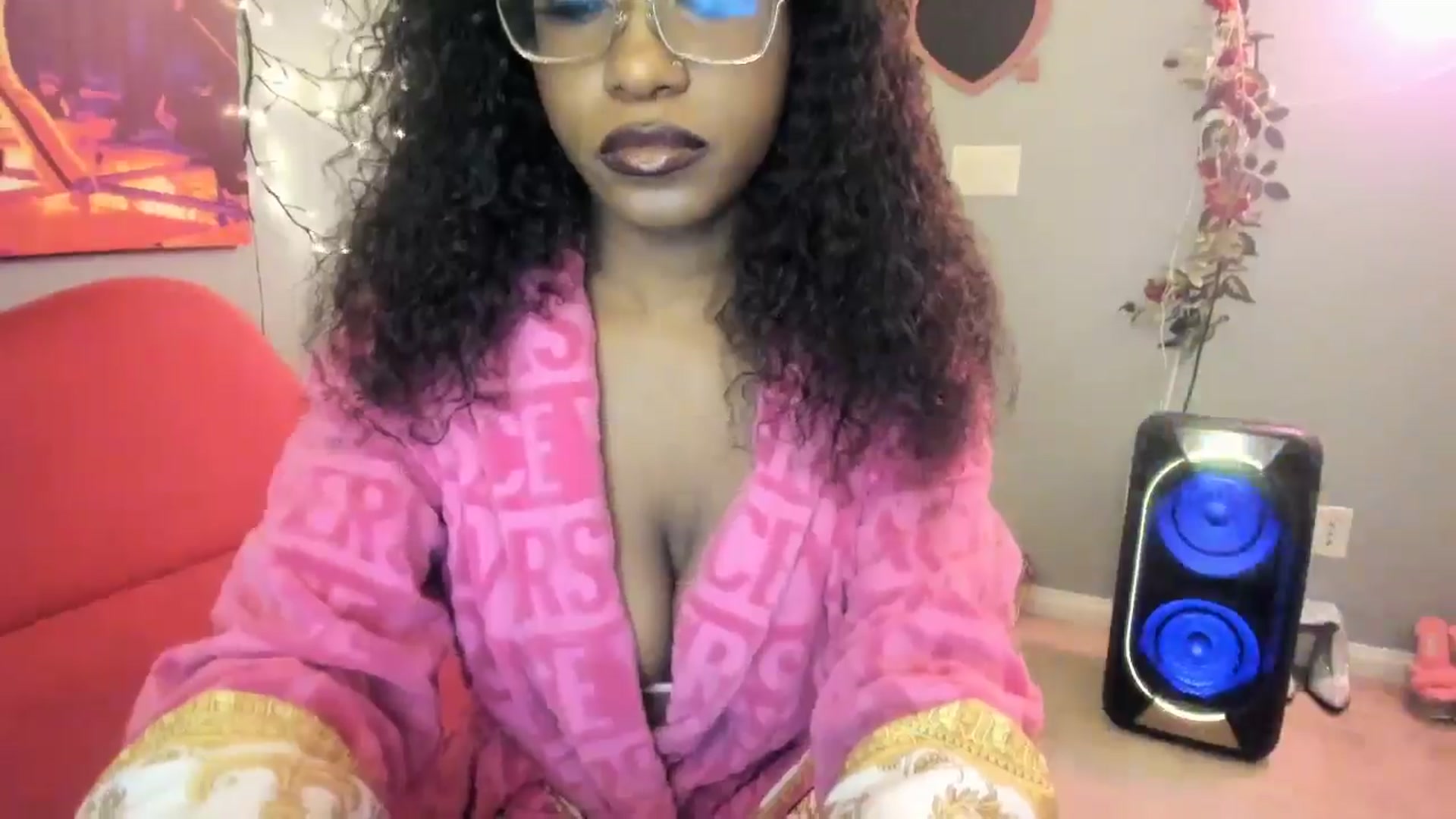 Gallery image thumbnail from JezabelVessir's myfreecams stream on, 01/02/2025, 16:32 image 5 of 20