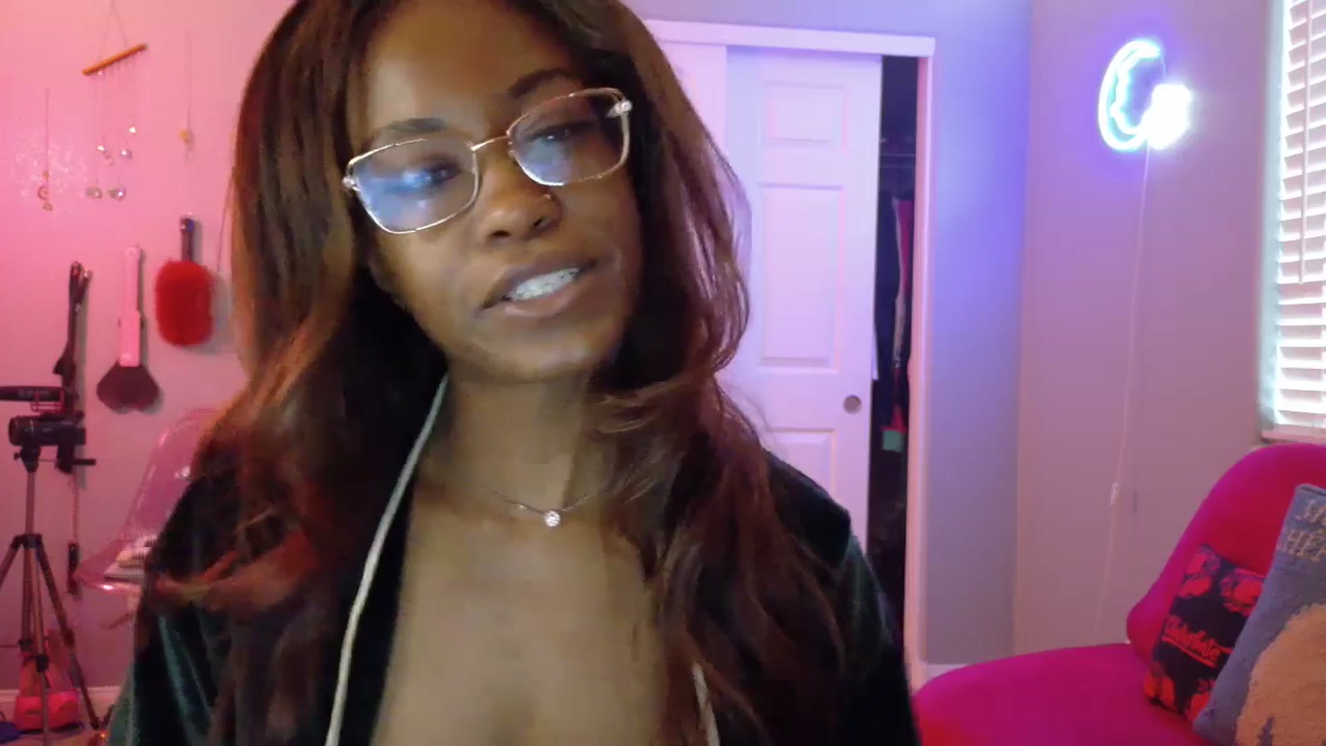 Gallery image thumbnail from JezabelVessir's myfreecams stream on, 03/11/2025, 16:01 image 15 of 20