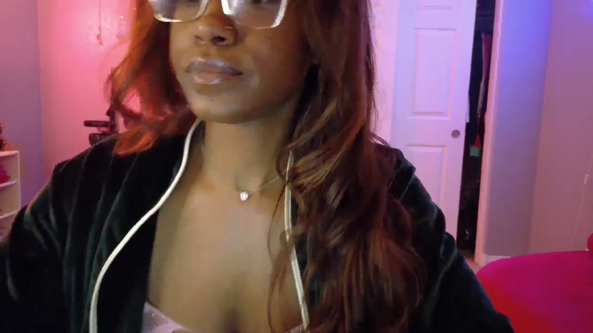 Gallery image thumbnail from JezabelVessir's myfreecams stream on, 03/11/2025, 16:01 image 3 of 20