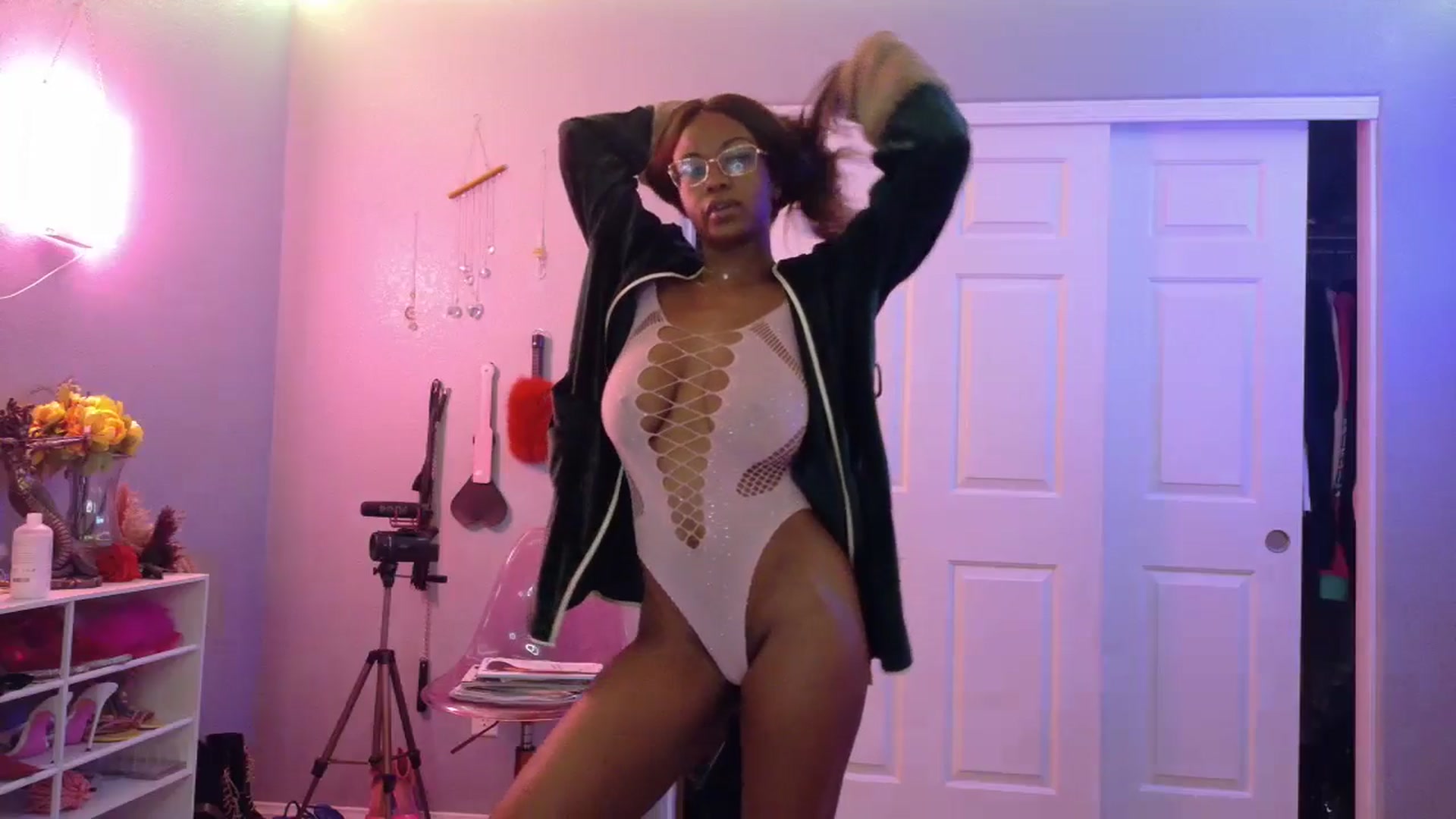 Gallery image thumbnail from JezabelVessir's myfreecams stream on, 03/11/2025, 16:01 image 5 of 20