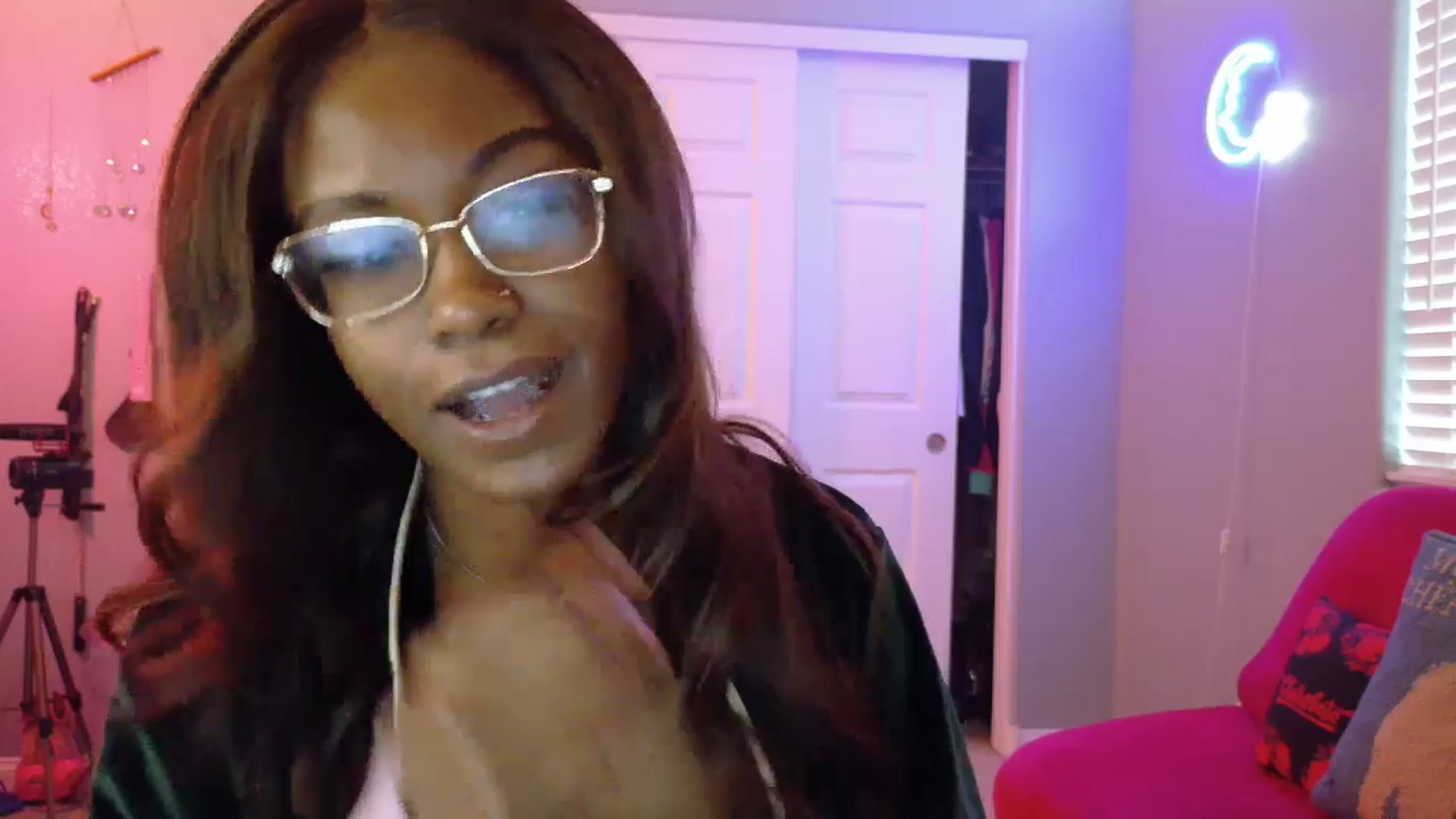 Gallery image thumbnail from JezabelVessir's myfreecams stream on, 03/11/2025, 16:01 image 14 of 20