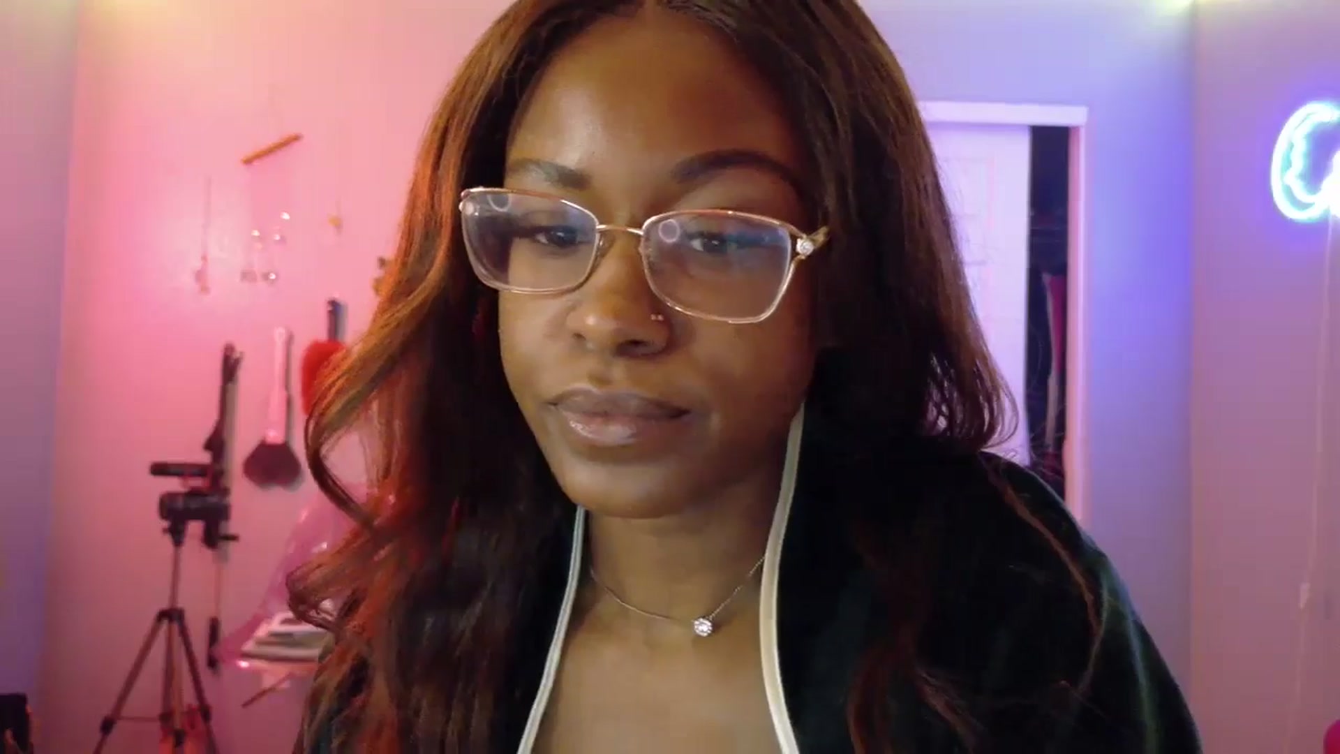 Gallery image thumbnail from JezabelVessir's myfreecams stream on, 03/11/2025, 16:01 image 6 of 20