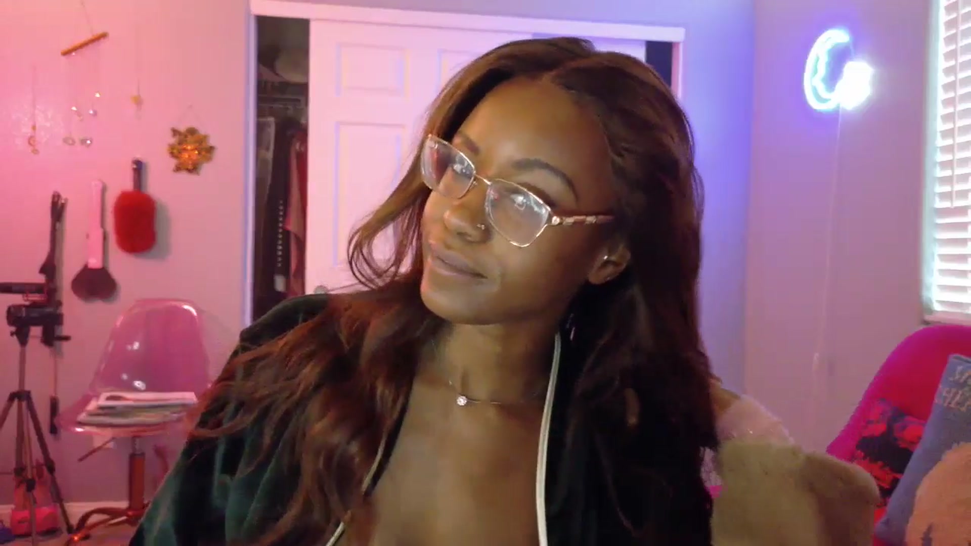 Gallery image thumbnail from JezabelVessir's myfreecams stream on, 03/11/2025, 16:01 image 19 of 20
