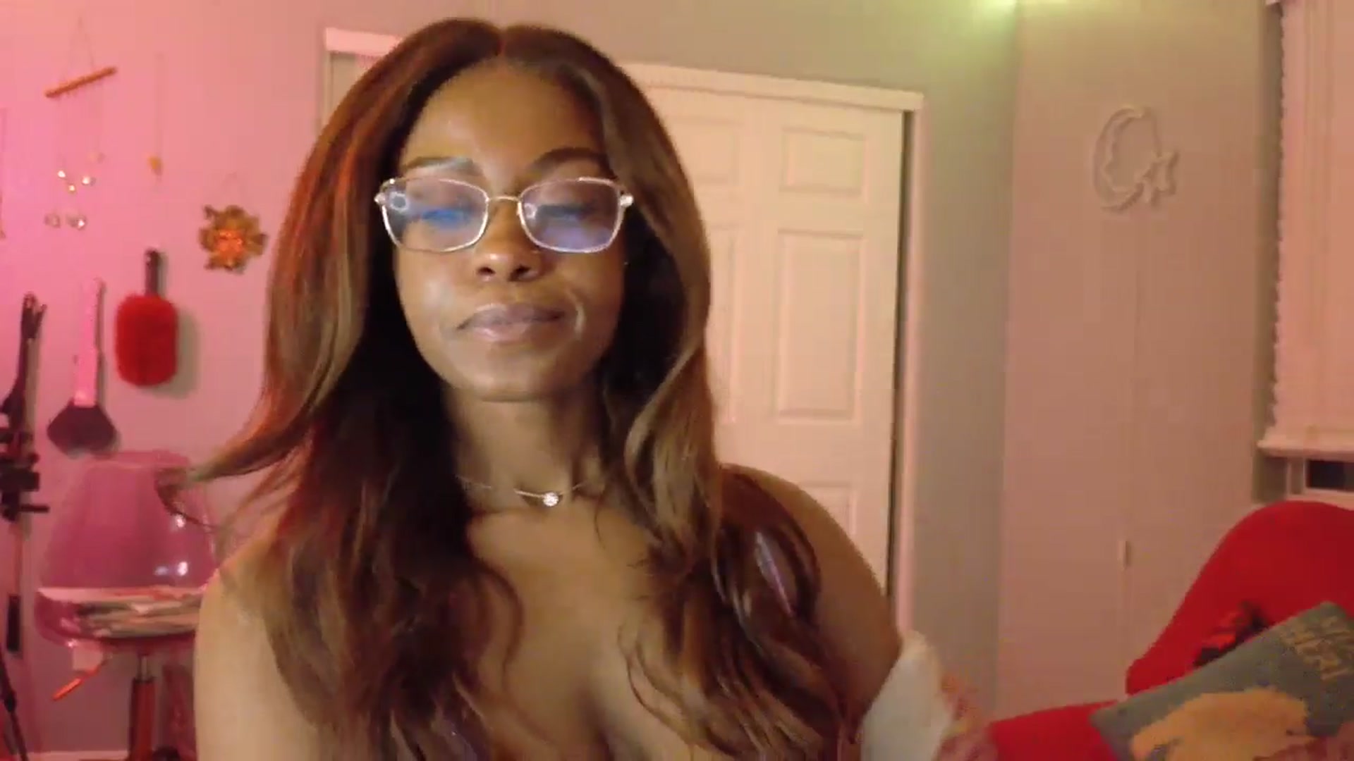 Gallery image thumbnail from JezabelVessir's myfreecams stream on, 03/16/2025, 11:21 image 15 of 20