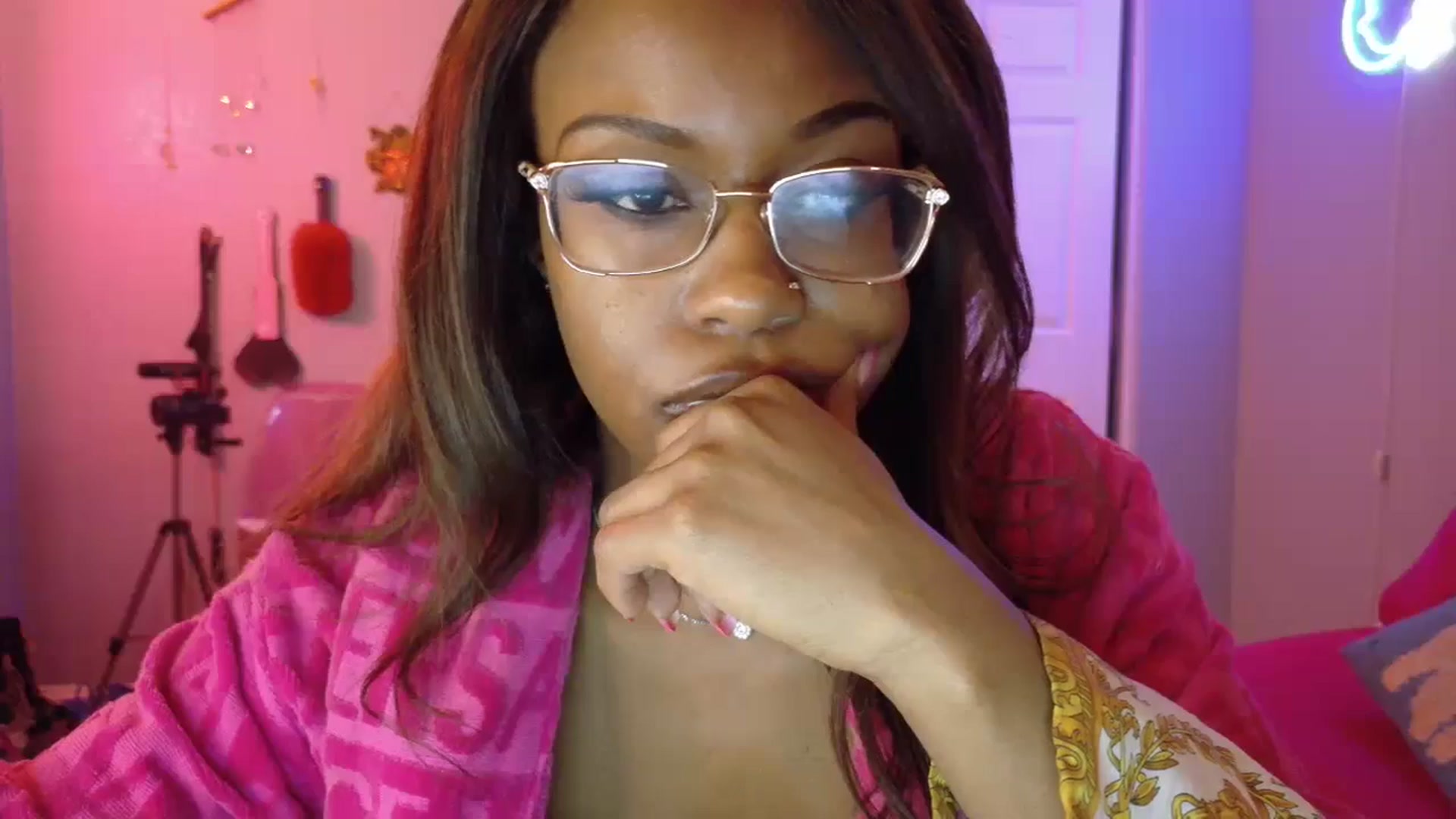 Gallery image thumbnail from JezabelVessir's myfreecams stream on, 03/17/2025, 13:35 image 15 of 20