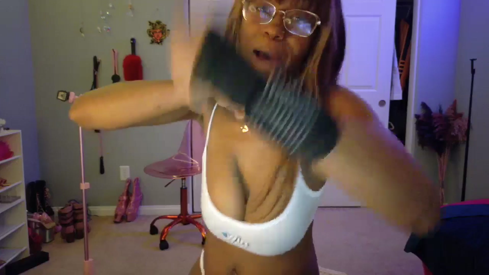 Gallery image thumbnail from JezabelVessir's myfreecams stream on, 05/26/2025, 08:17 image 10 of 20