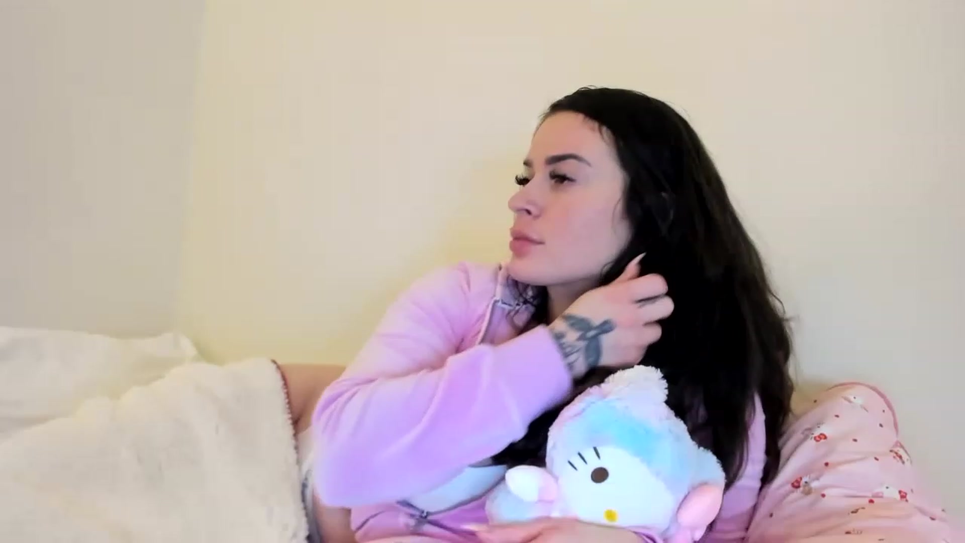 Gallery image thumbnail from Jigglypuffx's myfreecams stream on, 12/08/2022, 07:49 image 15 of 20