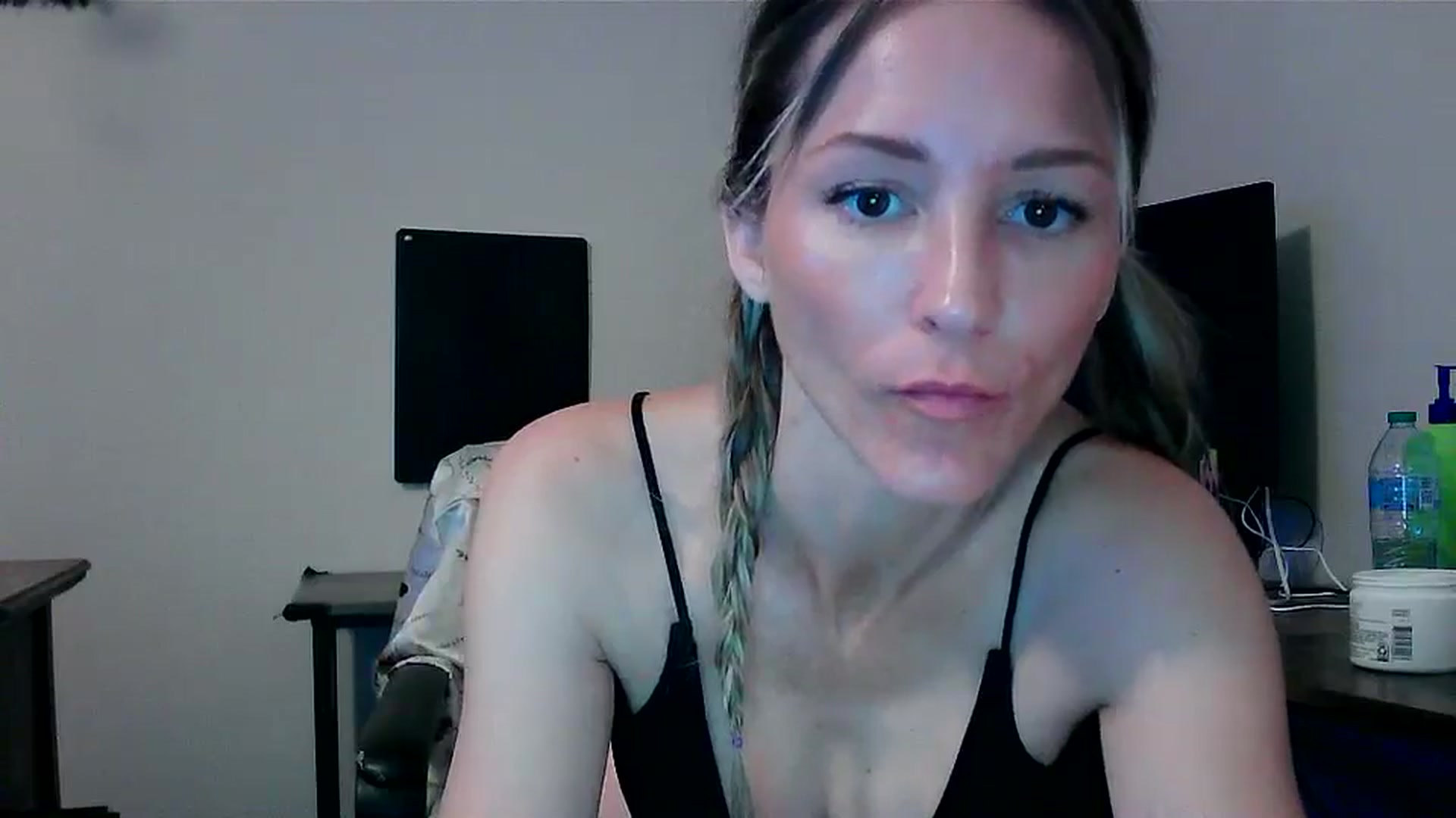 Gallery image thumbnail from JilliaJade's myfreecams stream on, 11/26/2024, 18:56 image 9 of 20