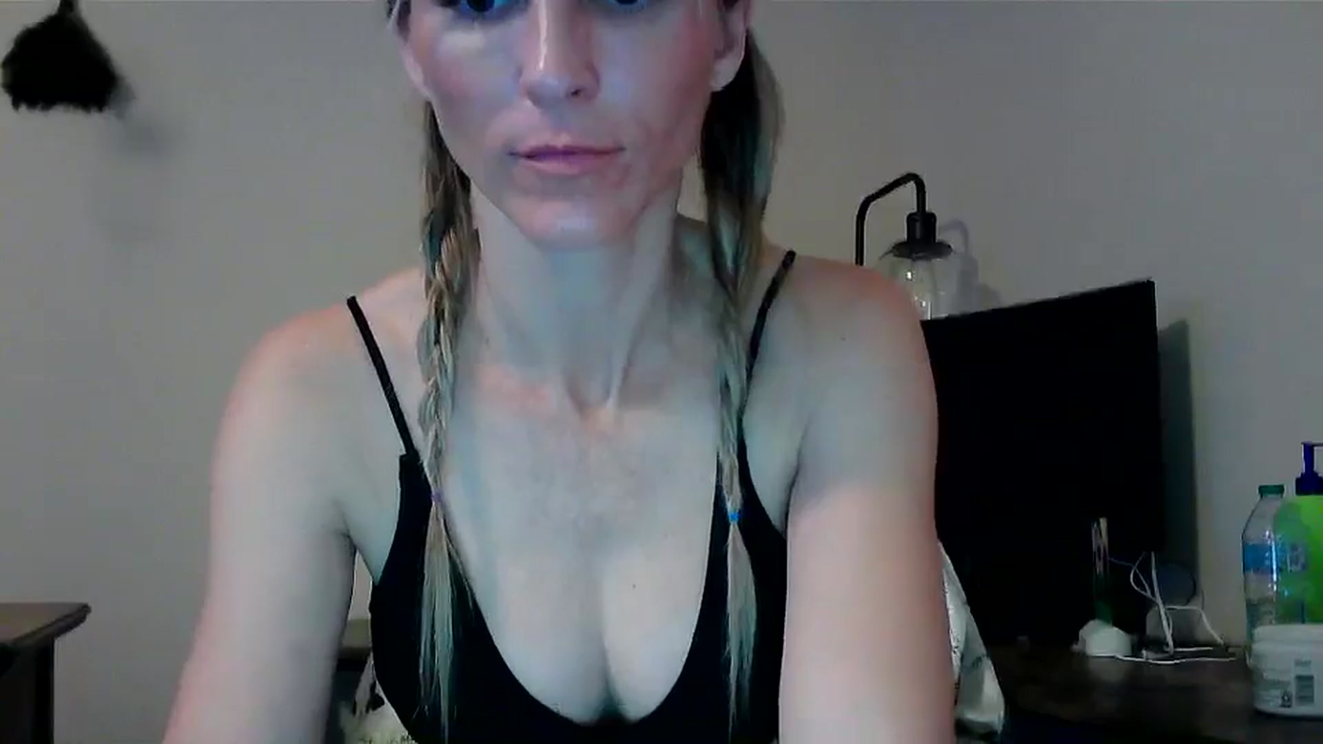 Gallery image thumbnail from JilliaJade's myfreecams stream on, 11/26/2024, 18:56 image 16 of 20