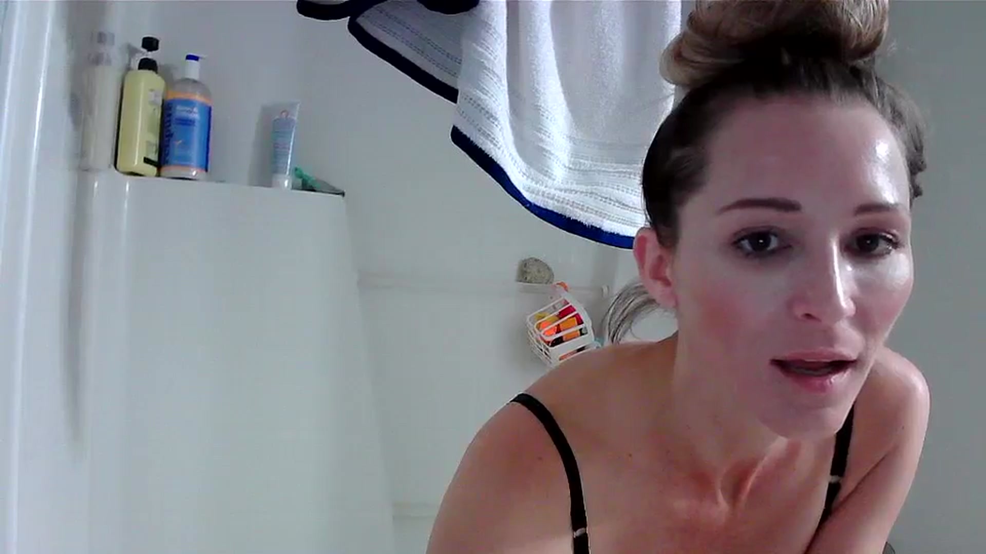 Gallery image thumbnail from JilliaJade's myfreecams stream on, 11/30/2024, 21:03 image 18 of 20