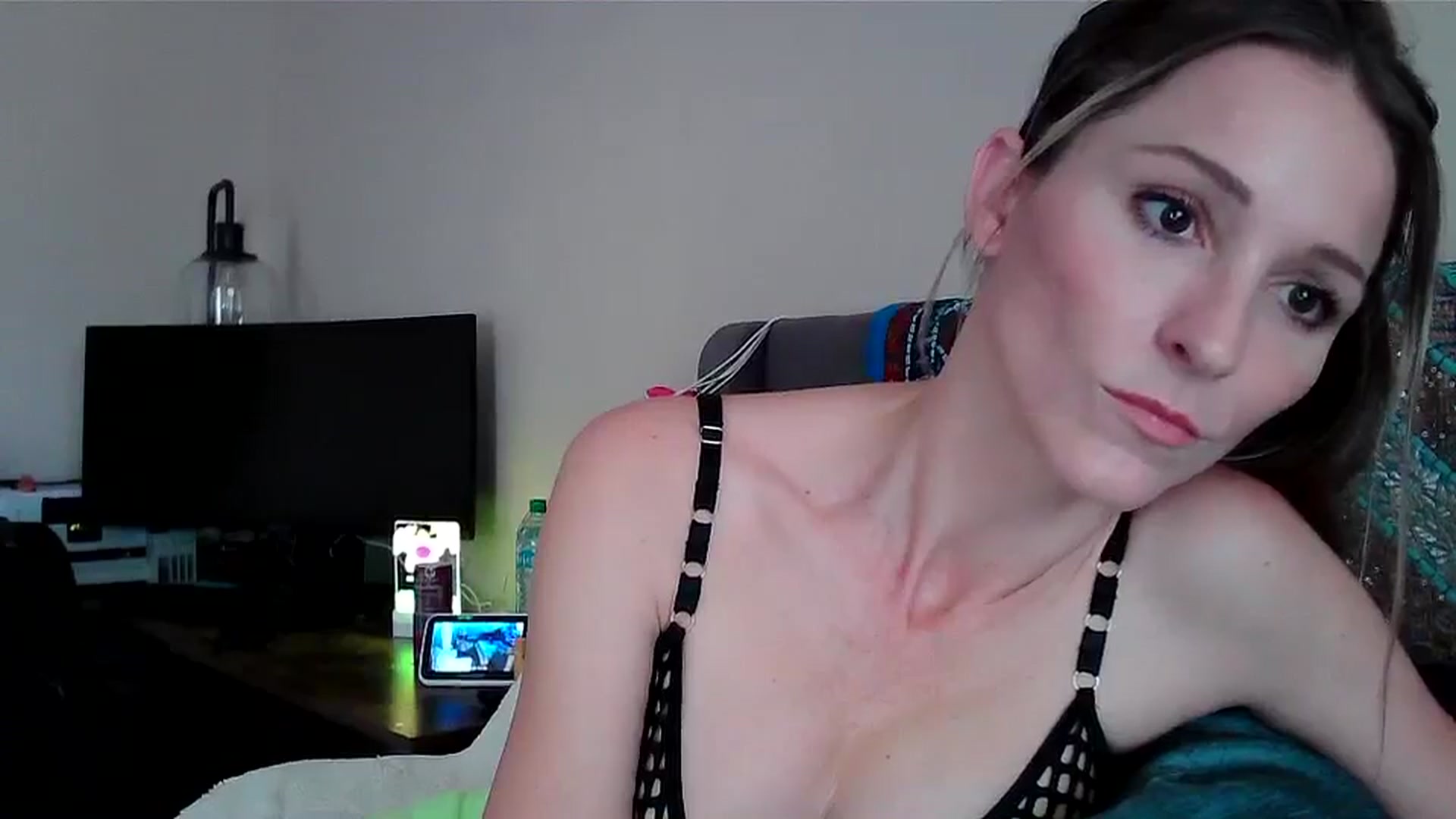 Gallery image thumbnail from JilliaJade's myfreecams stream on, 12/07/2024, 18:32 image 5 of 20