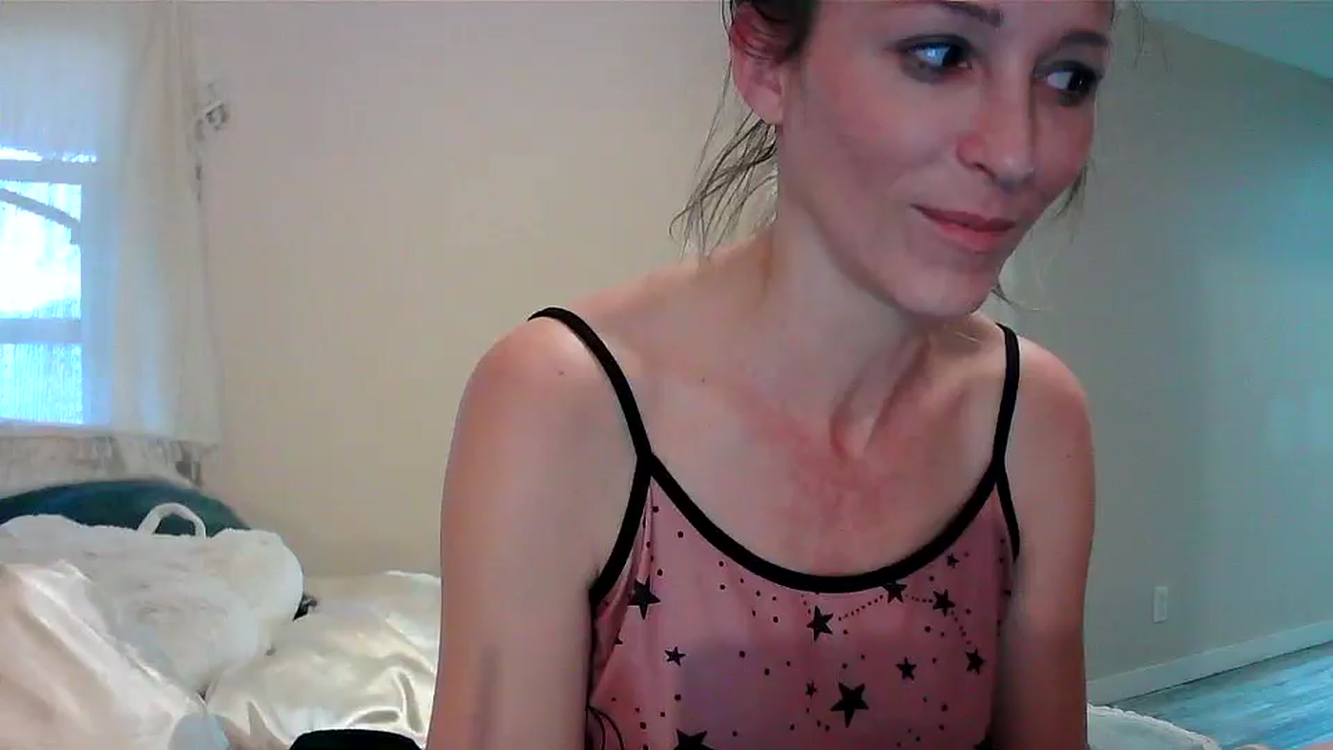 Gallery image thumbnail from JilliaJade's myfreecams stream on, 12/08/2024, 15:03 image 12 of 20