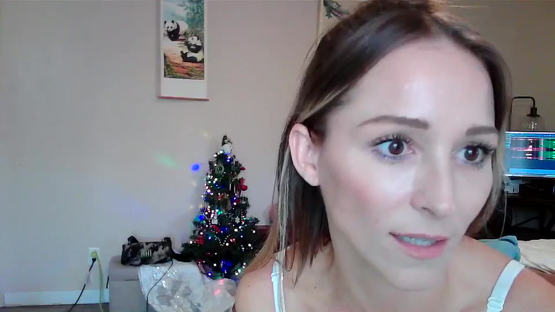 Gallery image thumbnail from JilliaJade's myfreecams stream on, 12/23/2024, 18:48 image 14 of 20